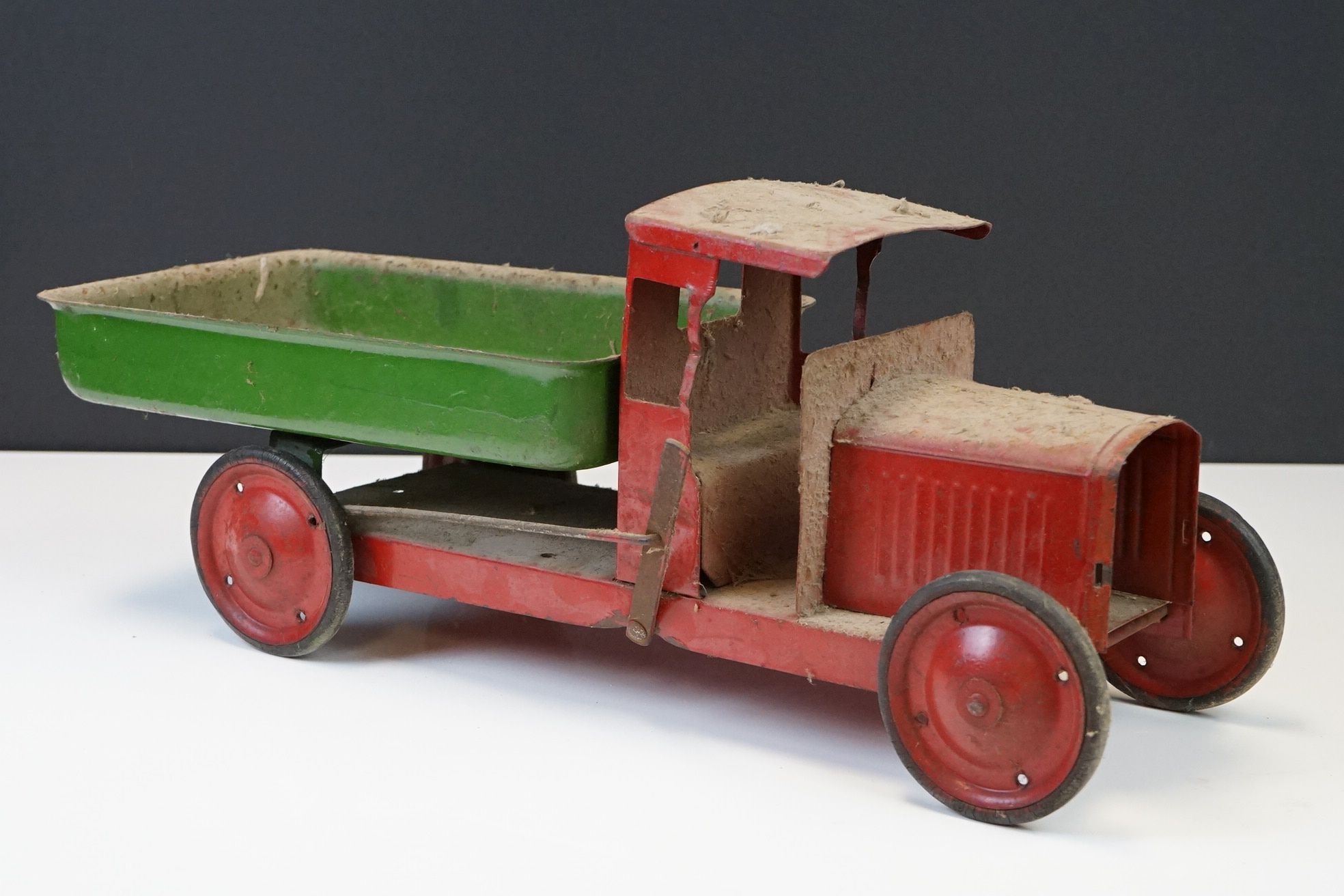 Six mid 20th C play worn tin plate models to include VW in maroon, fire engine with extending - Image 6 of 37