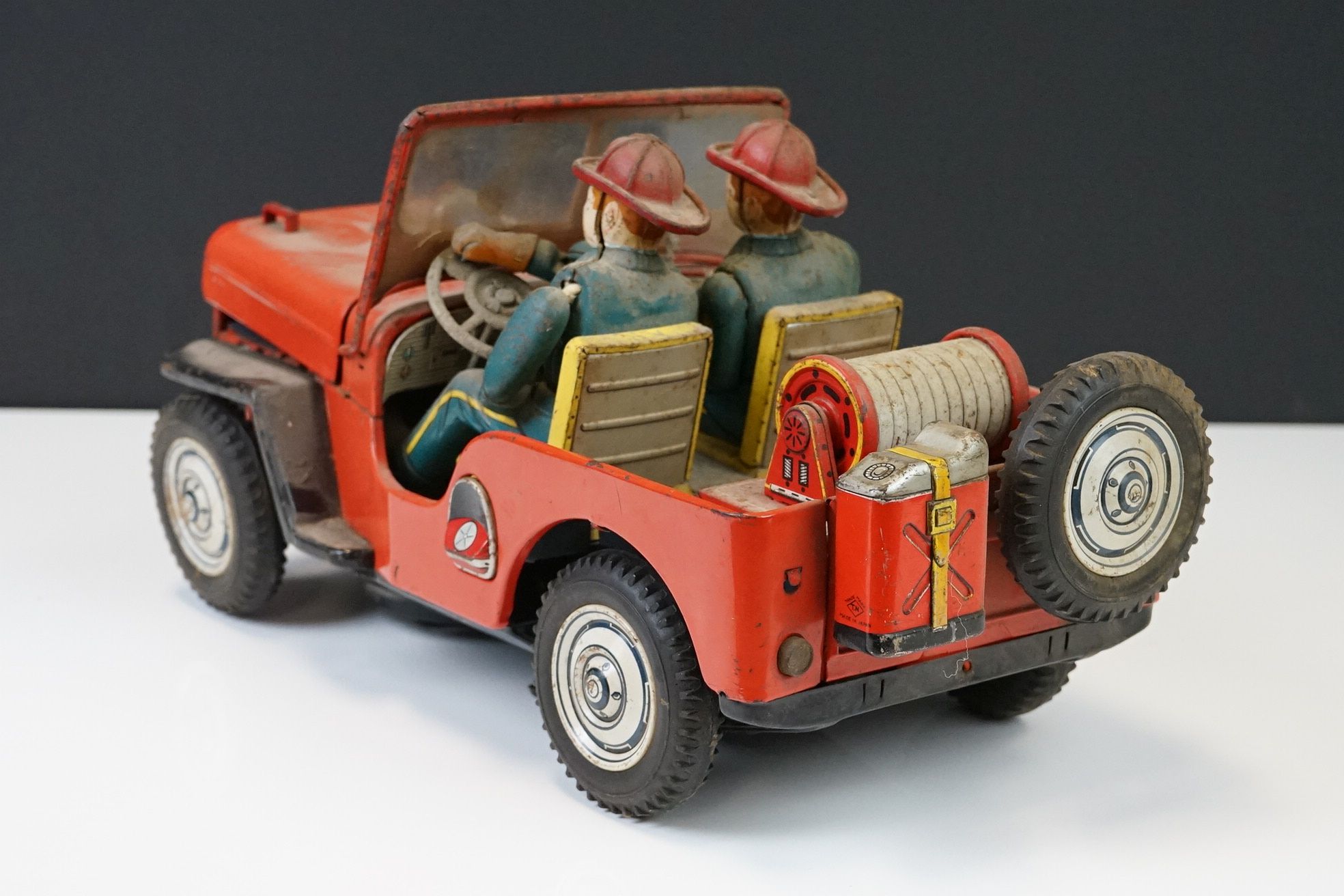 Six mid 20th C play worn tin plate models to include VW in maroon, fire engine with extending - Image 20 of 37