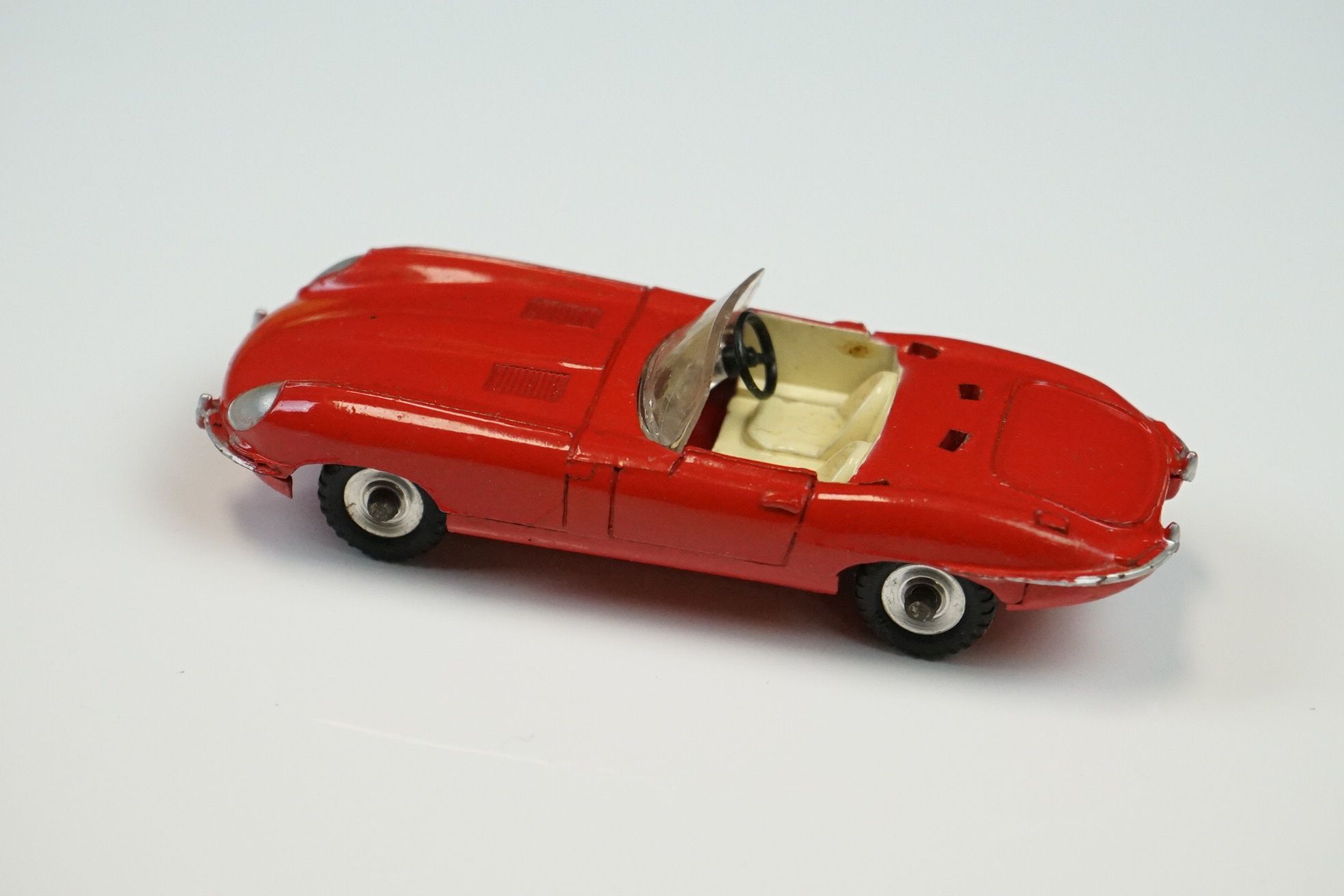 Four boxed Dinky diecast models to include French 518 Renault 4L in brick red, 162 Ford Zephyr - Image 14 of 37