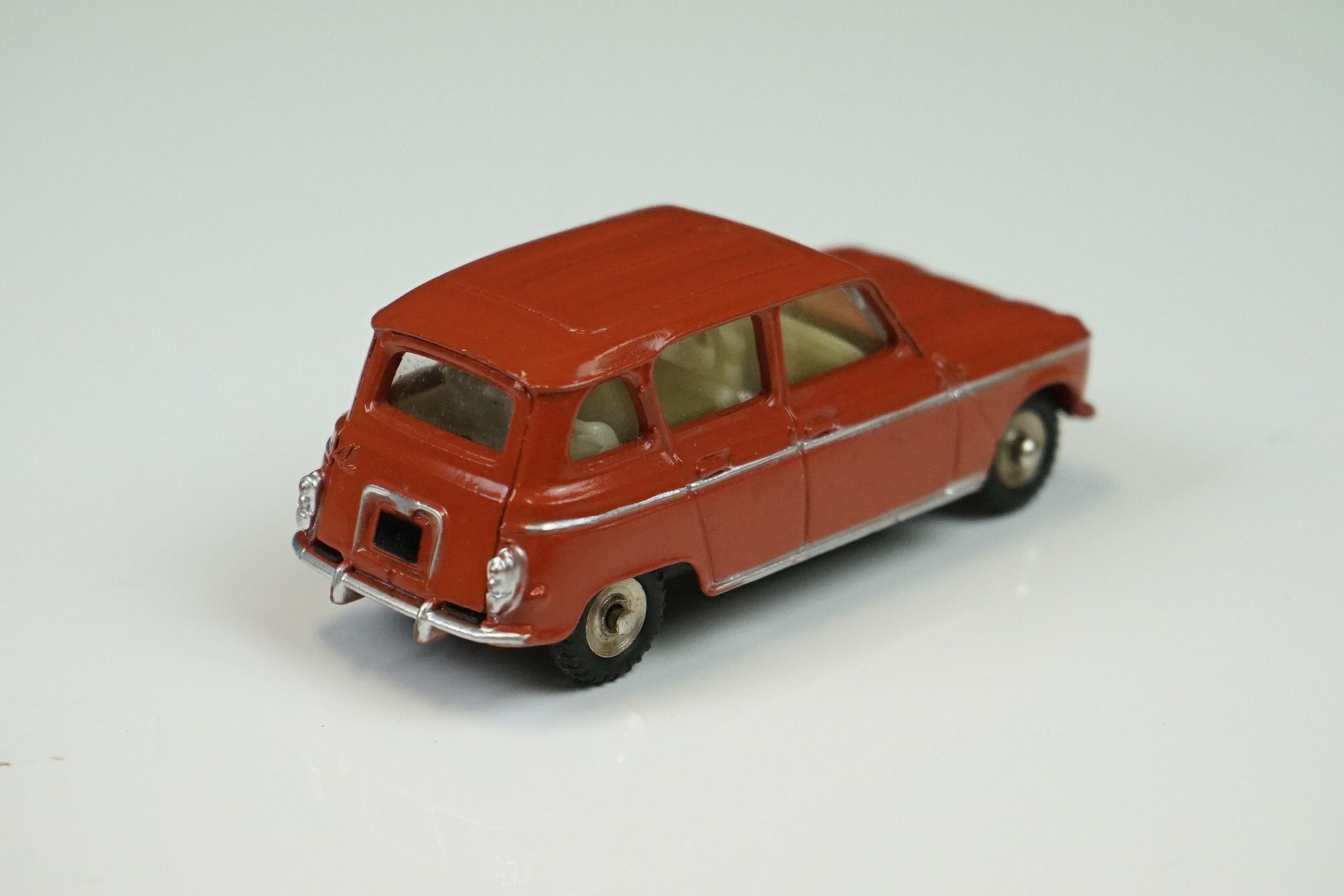 Four boxed Dinky diecast models to include French 518 Renault 4L in brick red, 162 Ford Zephyr - Image 23 of 37