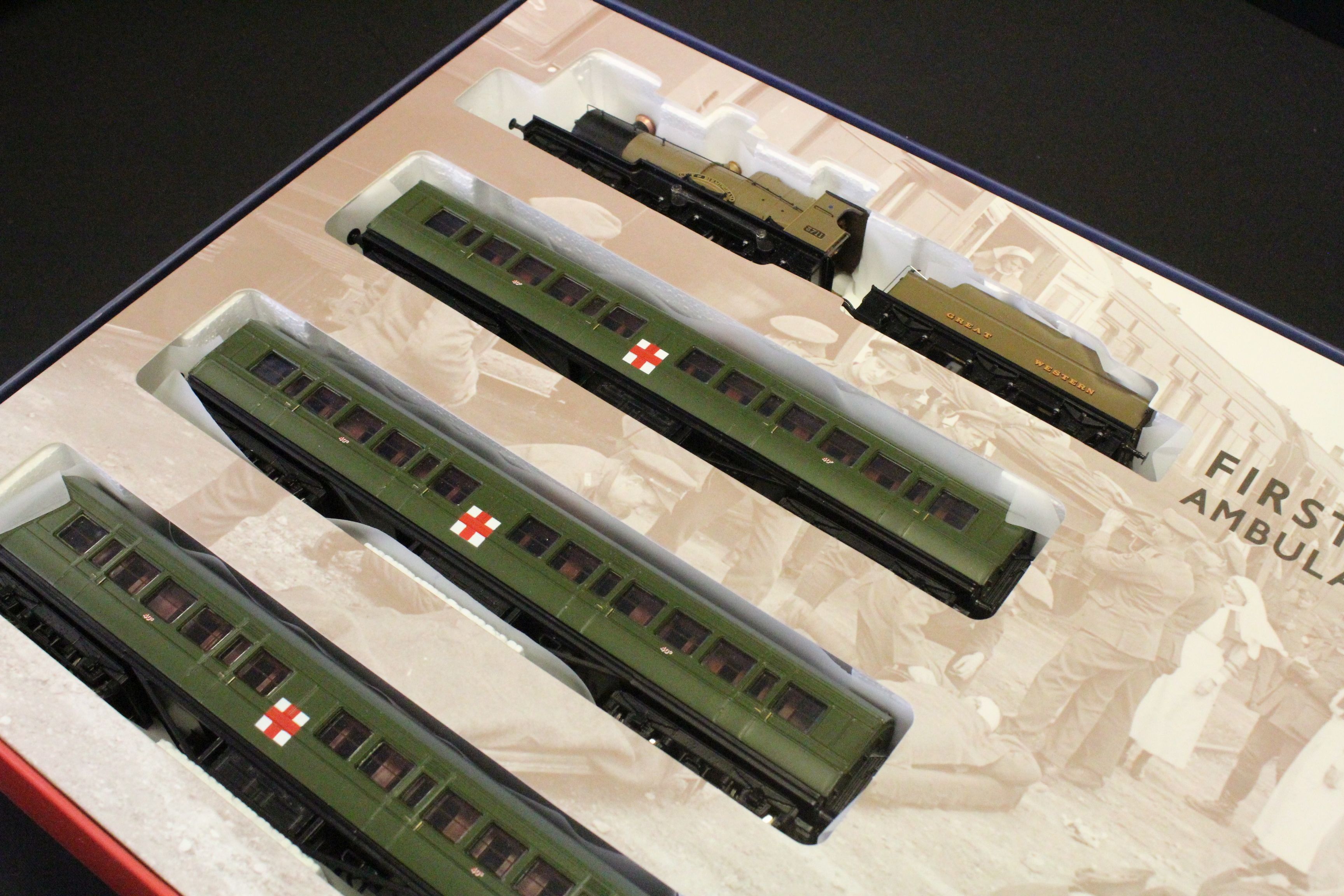 Boxed Bachmann OO gauge 30-325 First World War Ambulance Train No 40 Special Commemorative Edition - Image 5 of 7