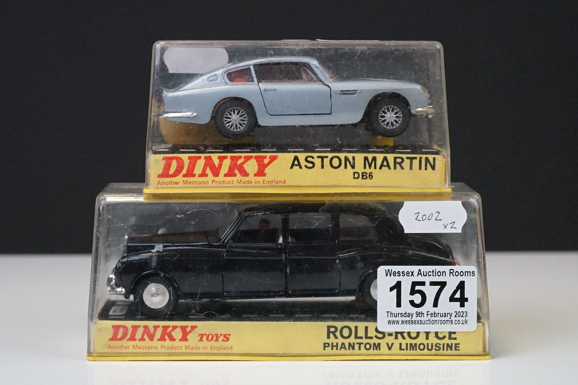 Two Cased Dinky diecast models to include 152 Rolls-Royce Phantom V Limousine with driver (in black,