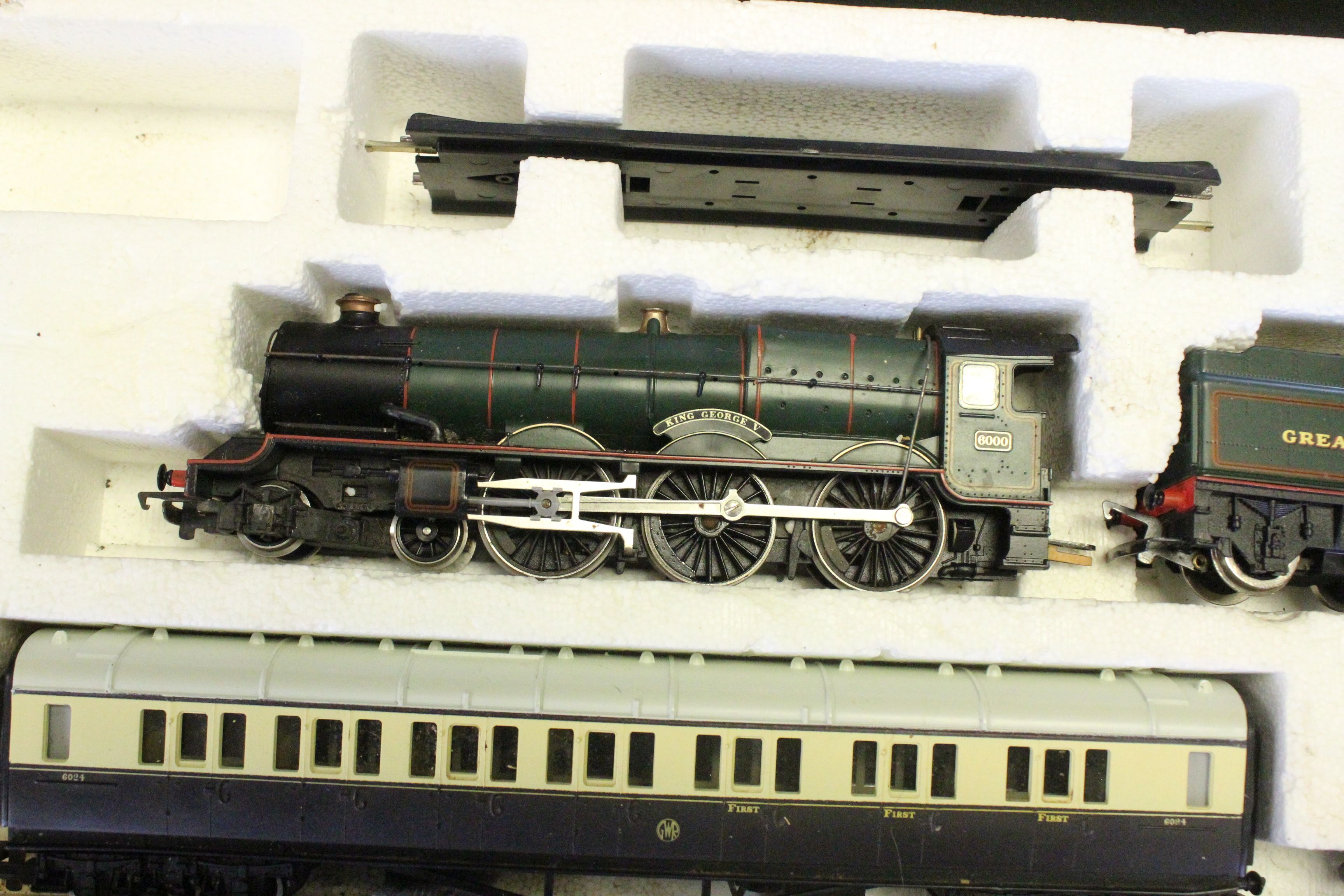 Two boxed Hornby OO gauge train sets to include R687 Silver Jubilee Pullman Set and ltd edn 150th - Image 15 of 15