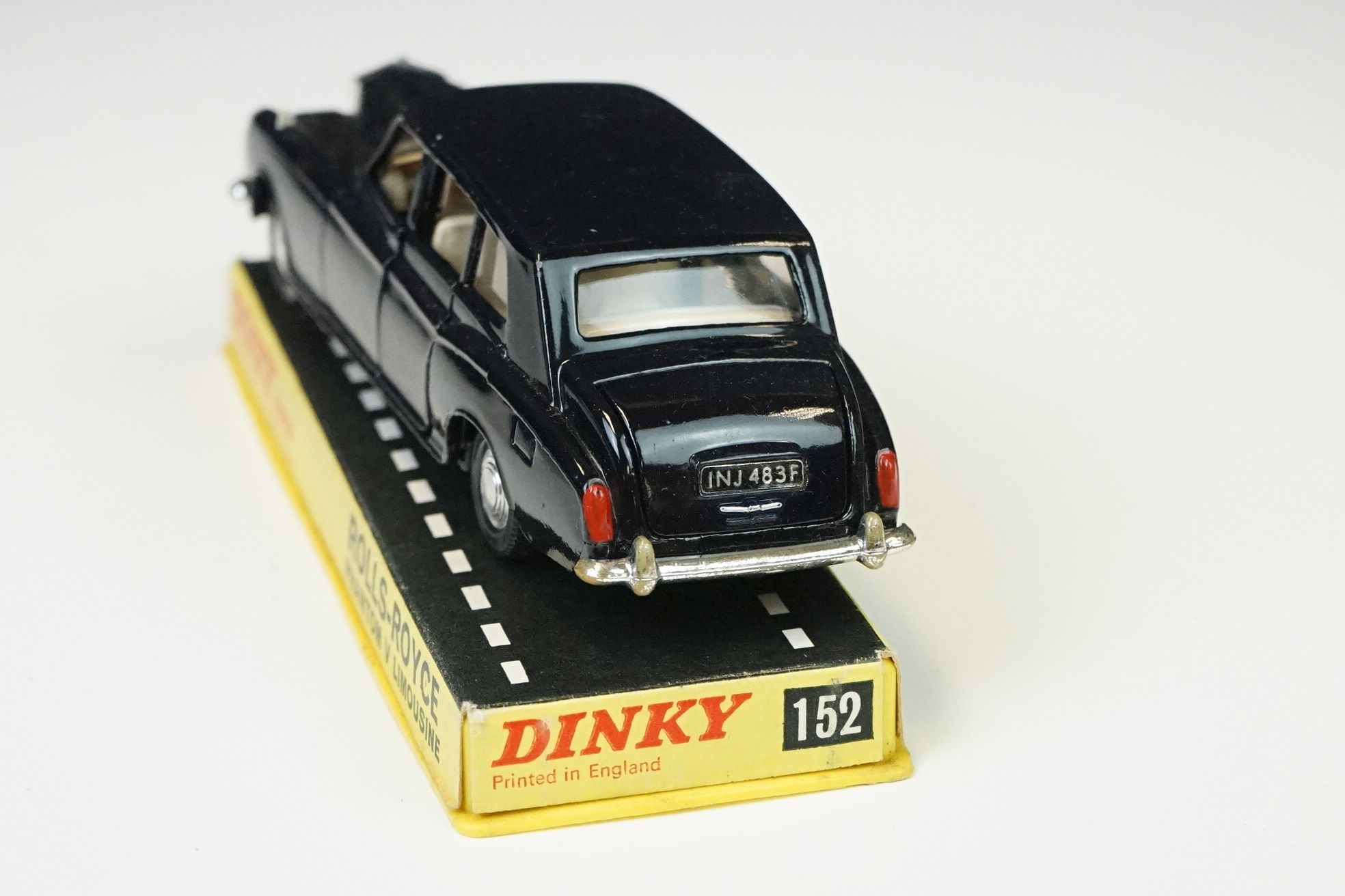 Two Cased Dinky diecast models to include 152 Rolls-Royce Phantom V Limousine with driver (in black, - Image 4 of 11