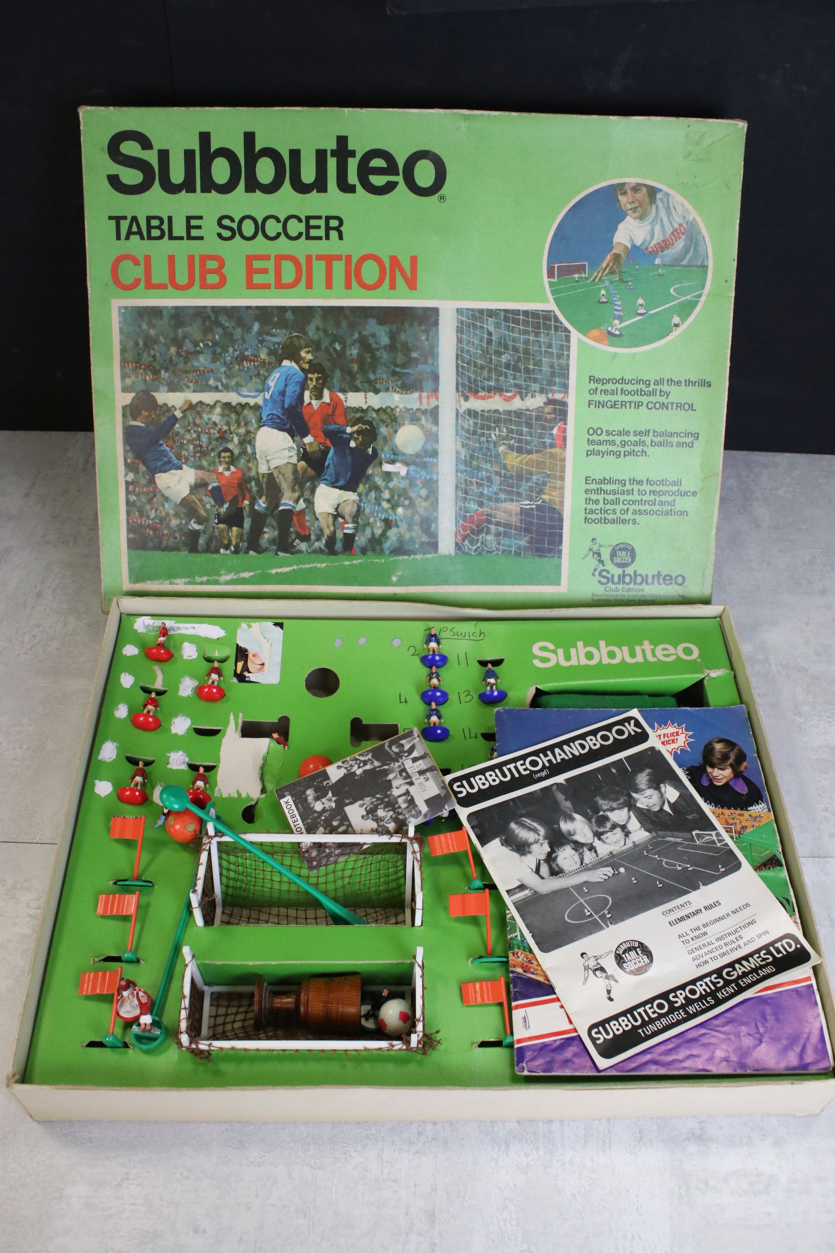 Subbuteo - Large quantrity of play worn Subbuteo, mainly HW examples to include 26 x boxed teams, - Image 5 of 6