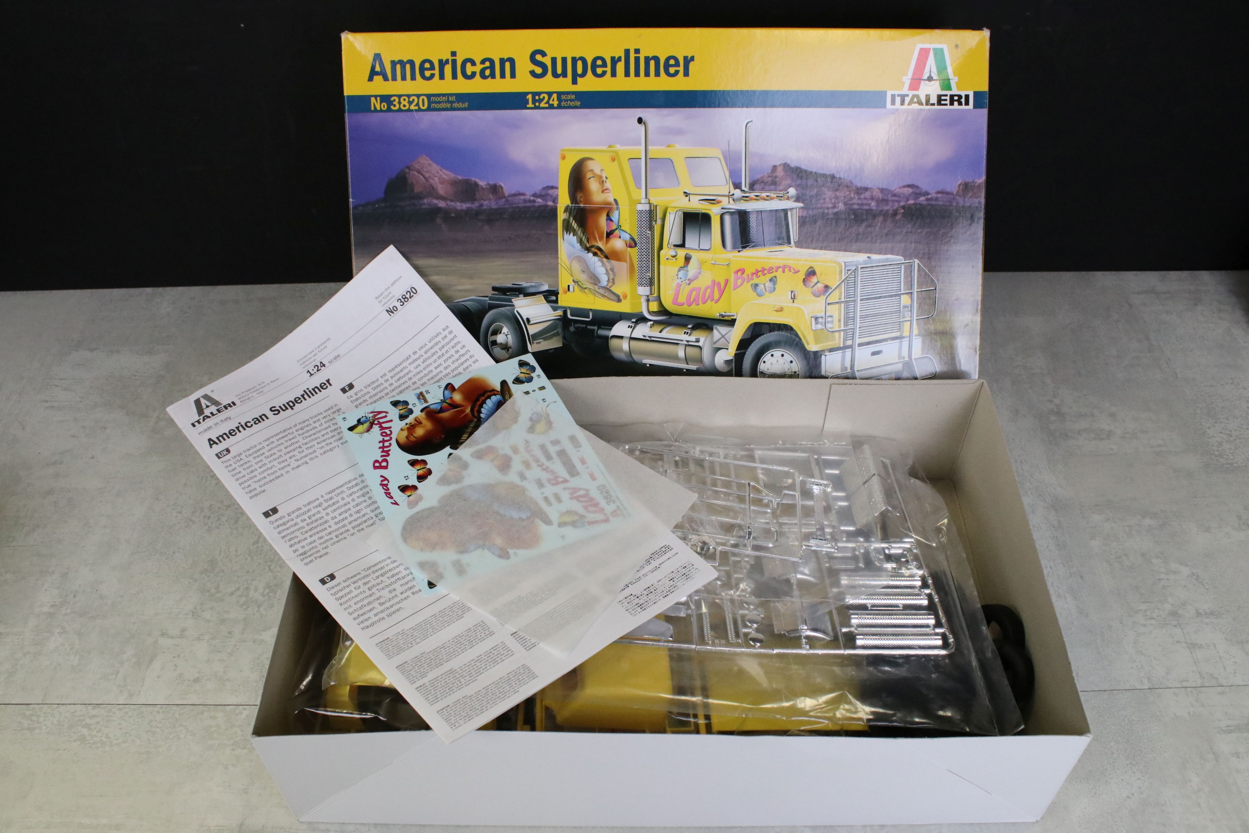 Six Boxed & unbuilt plastic model kits to include 4 x 1:24 Italeri (3820 American Superliner, 3915 - Image 3 of 6