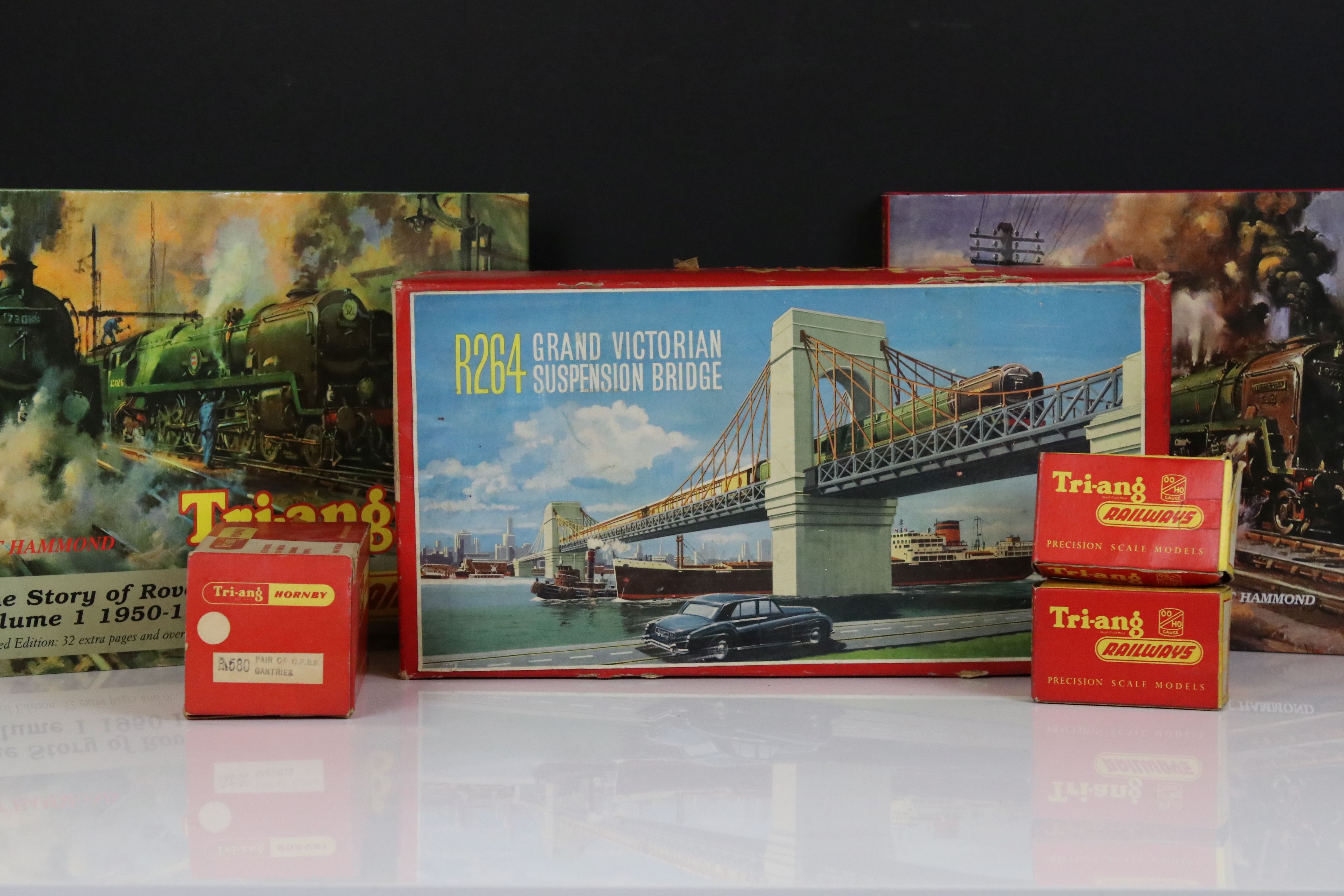 Boxed Triang OO gauge R264 Grand Victorian Suspension Bridge set (unchecked but does appear good)