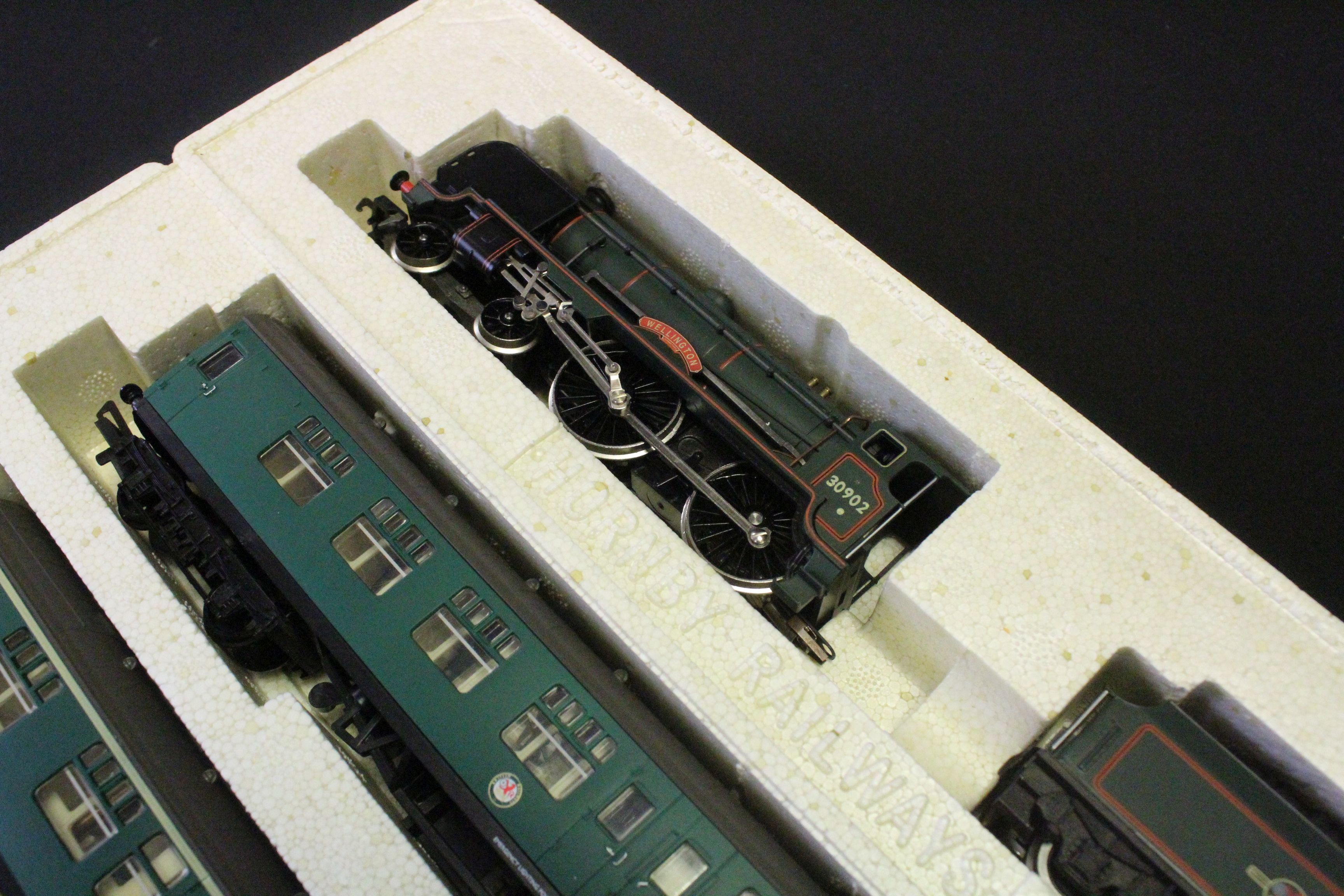 Boxed ltd edn Hornby OO gauge R2082 BR Schools Train Pack with Wellington Locomotive, complete - Image 5 of 8