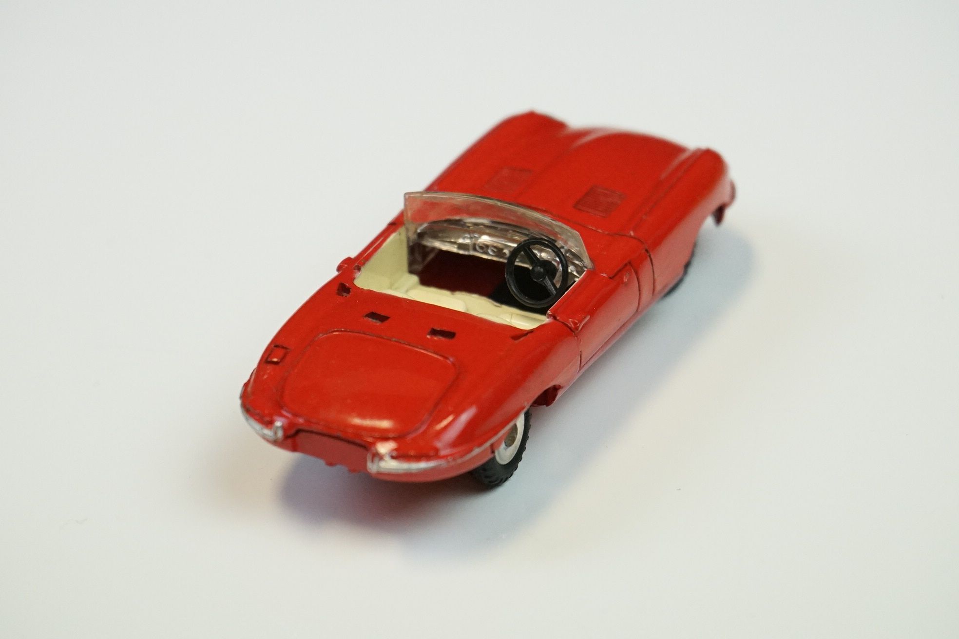 Four boxed Dinky diecast models to include French 518 Renault 4L in brick red, 162 Ford Zephyr - Image 15 of 37