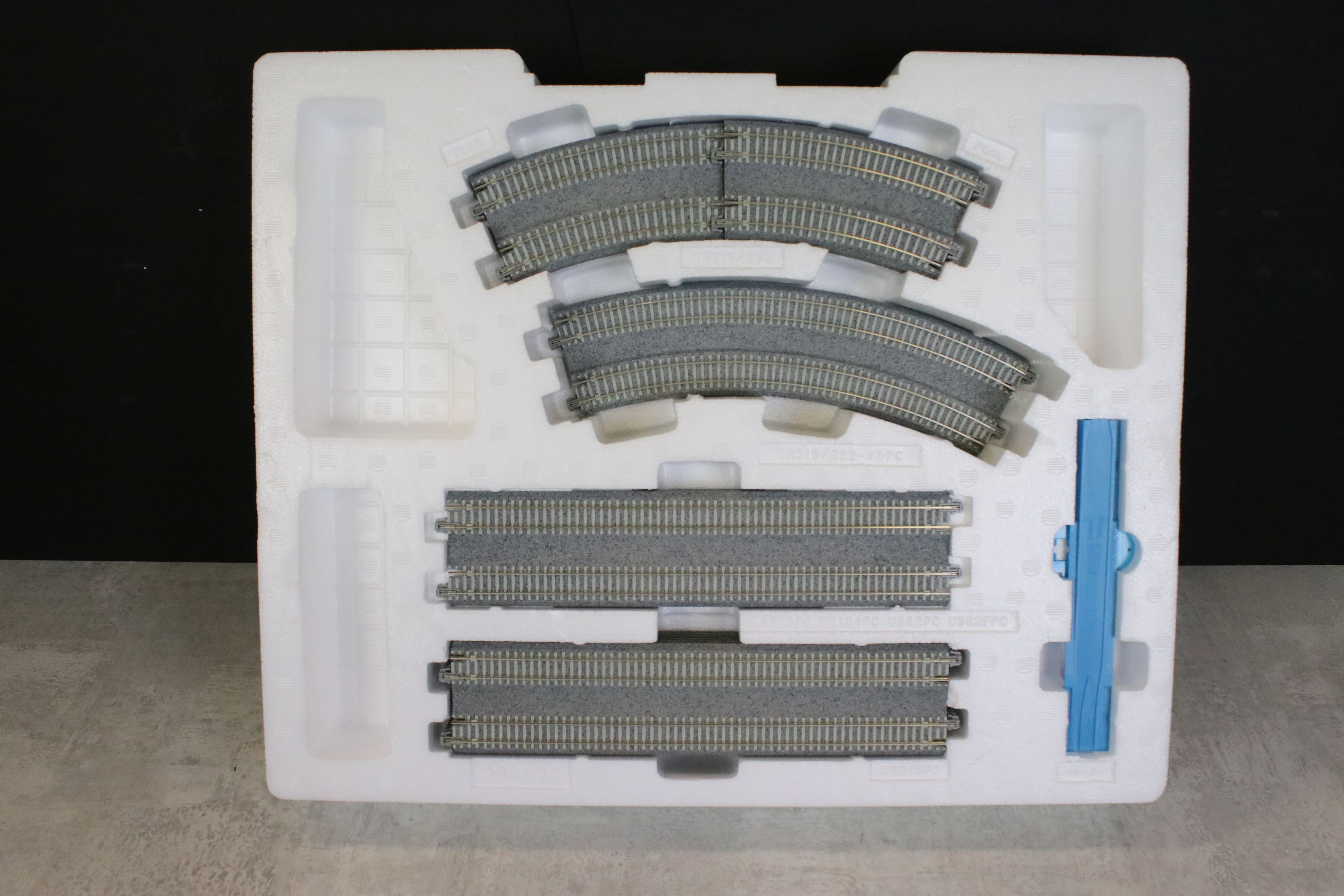 Four boxed Kato N gauge Unitrack sets to include 20873 V14 (incomplete), 20874 V15, 20840 Double - Image 4 of 15