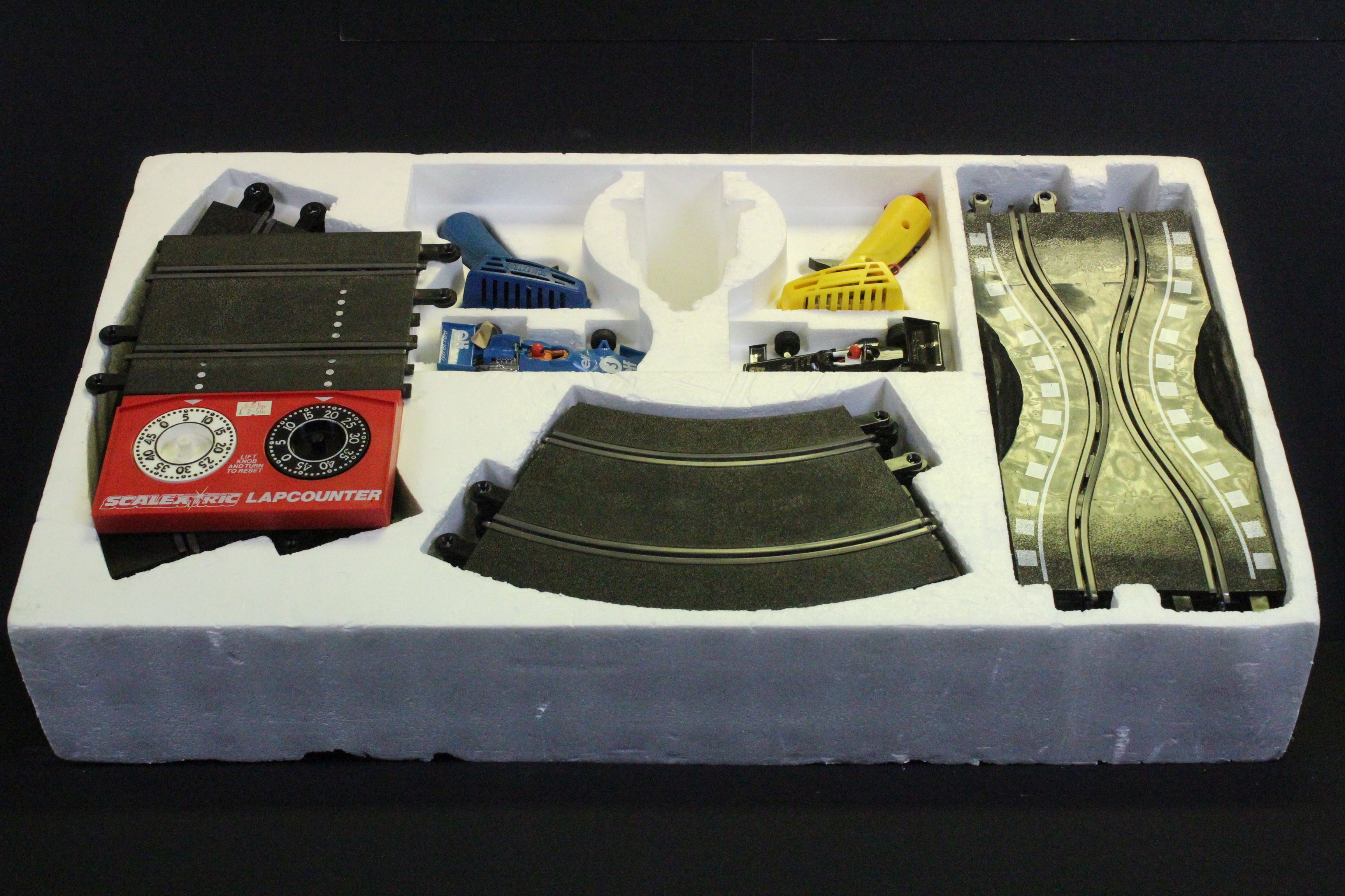 Scalextric - Two boxed Scalextric 400 electric model racing sets with slot cars (C587 - missing - Image 6 of 22
