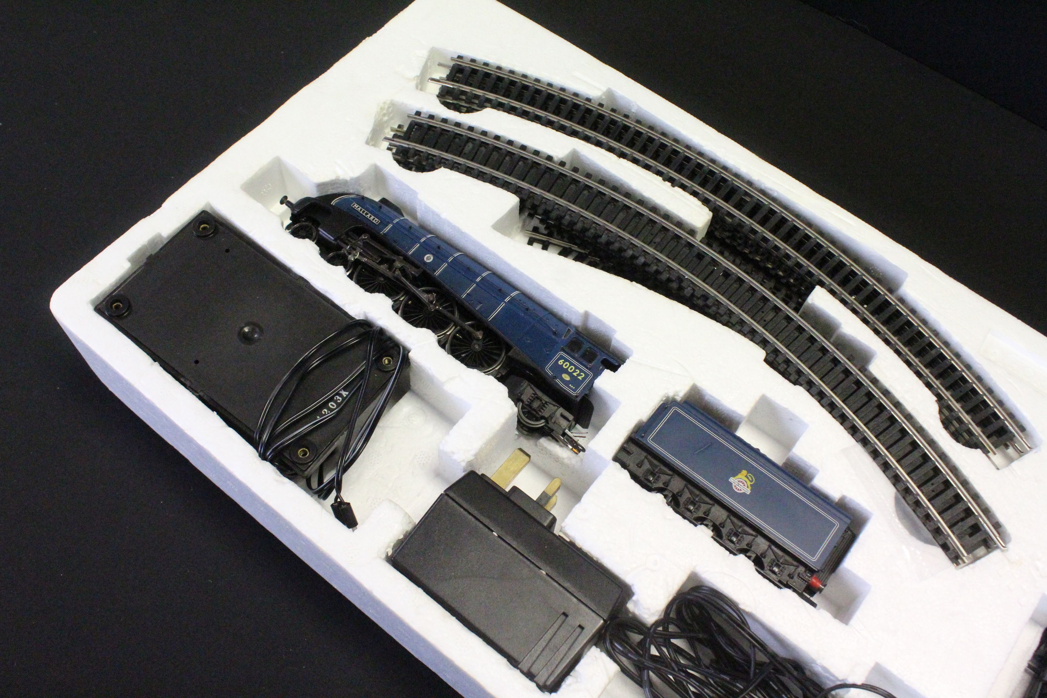 Two boxed Hornby OO gauge train sets to include R826 Cornish Riviera Express and R1040 The - Image 14 of 17