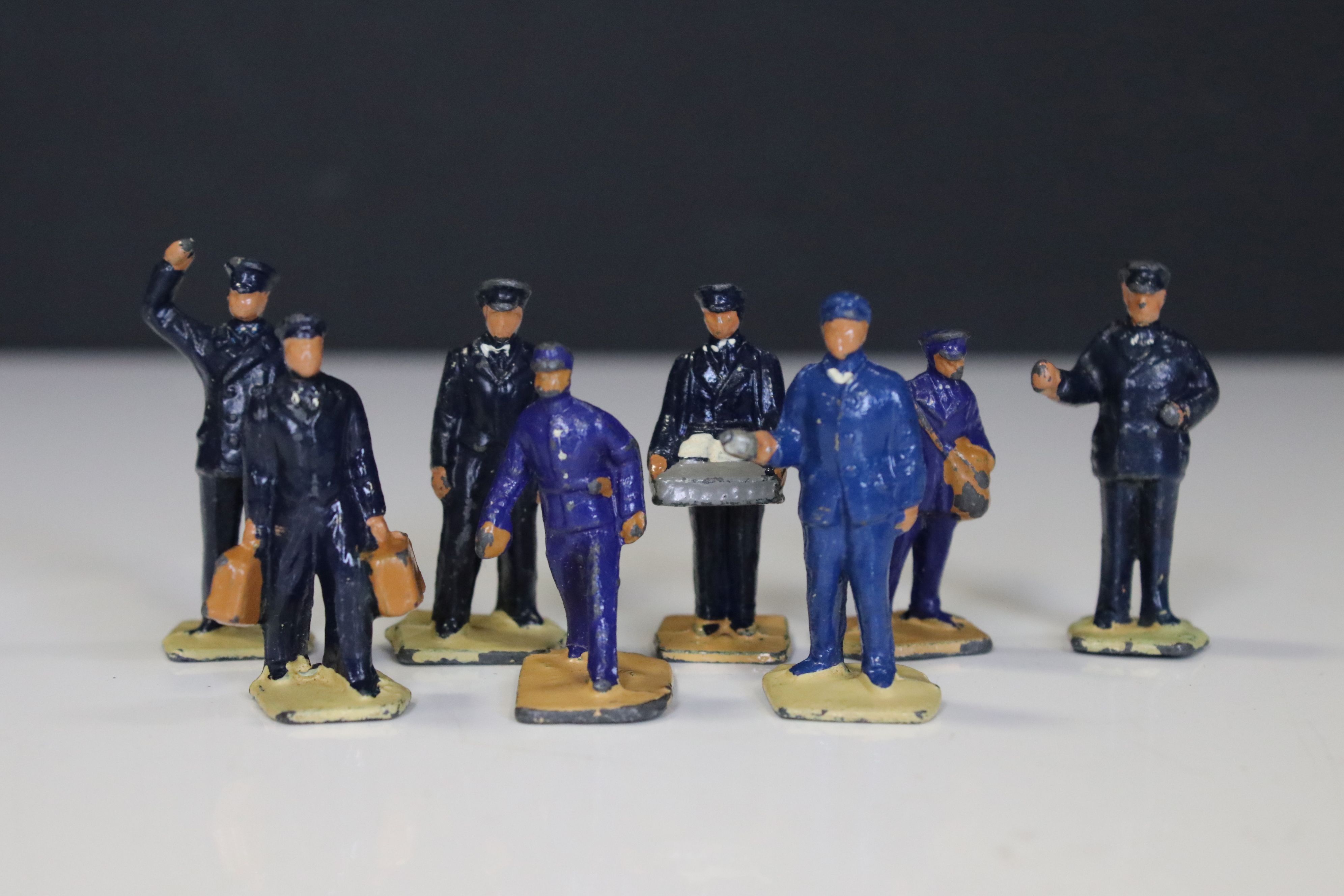 Two boxed Dinky O gauge miniature metal figure sets to include Ni Station Staff and No 3 Passengers, - Image 7 of 10