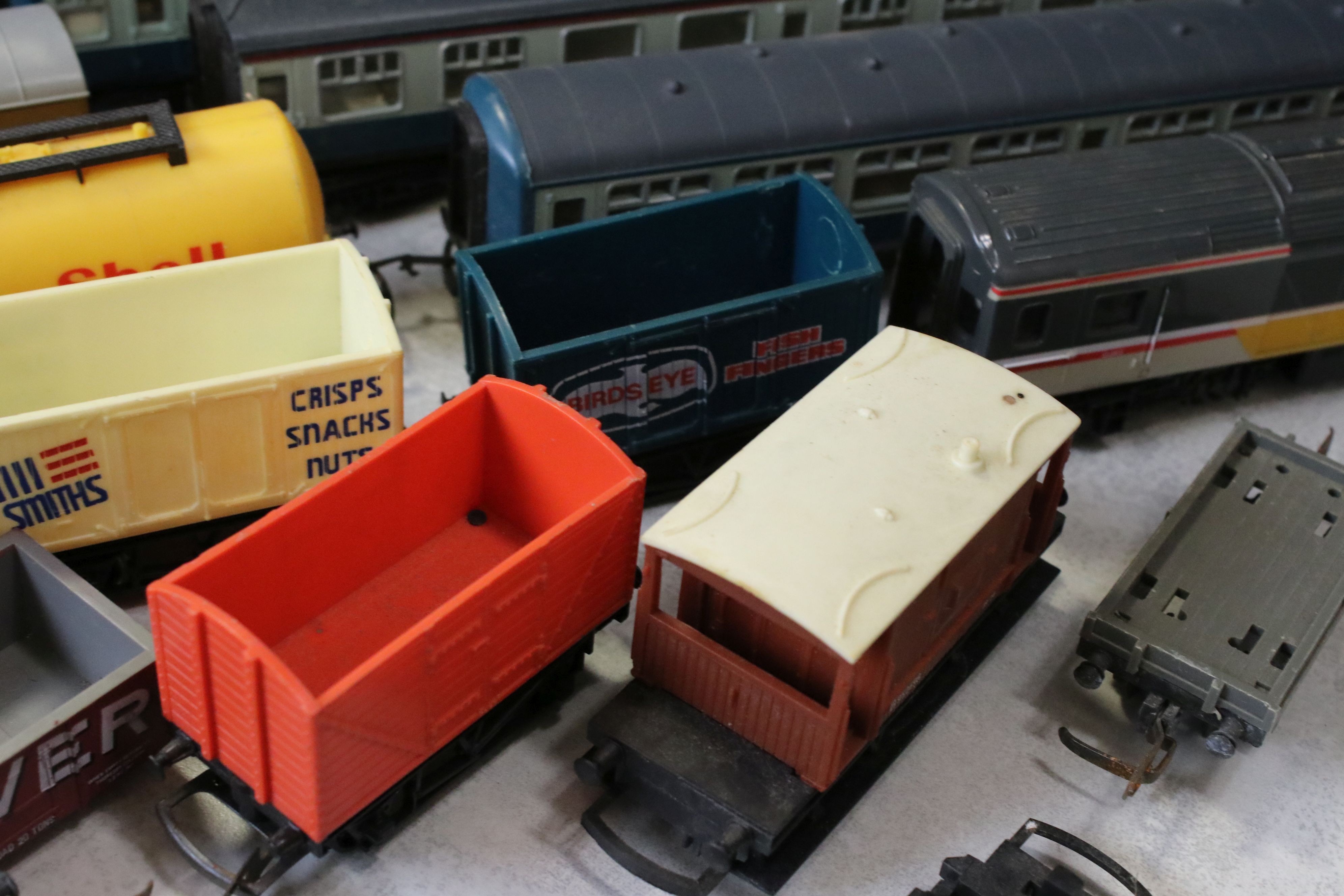 Quantity of OO gauge model railway to include 14 x items of rolling stock, mainly Hornby examples, - Image 4 of 10