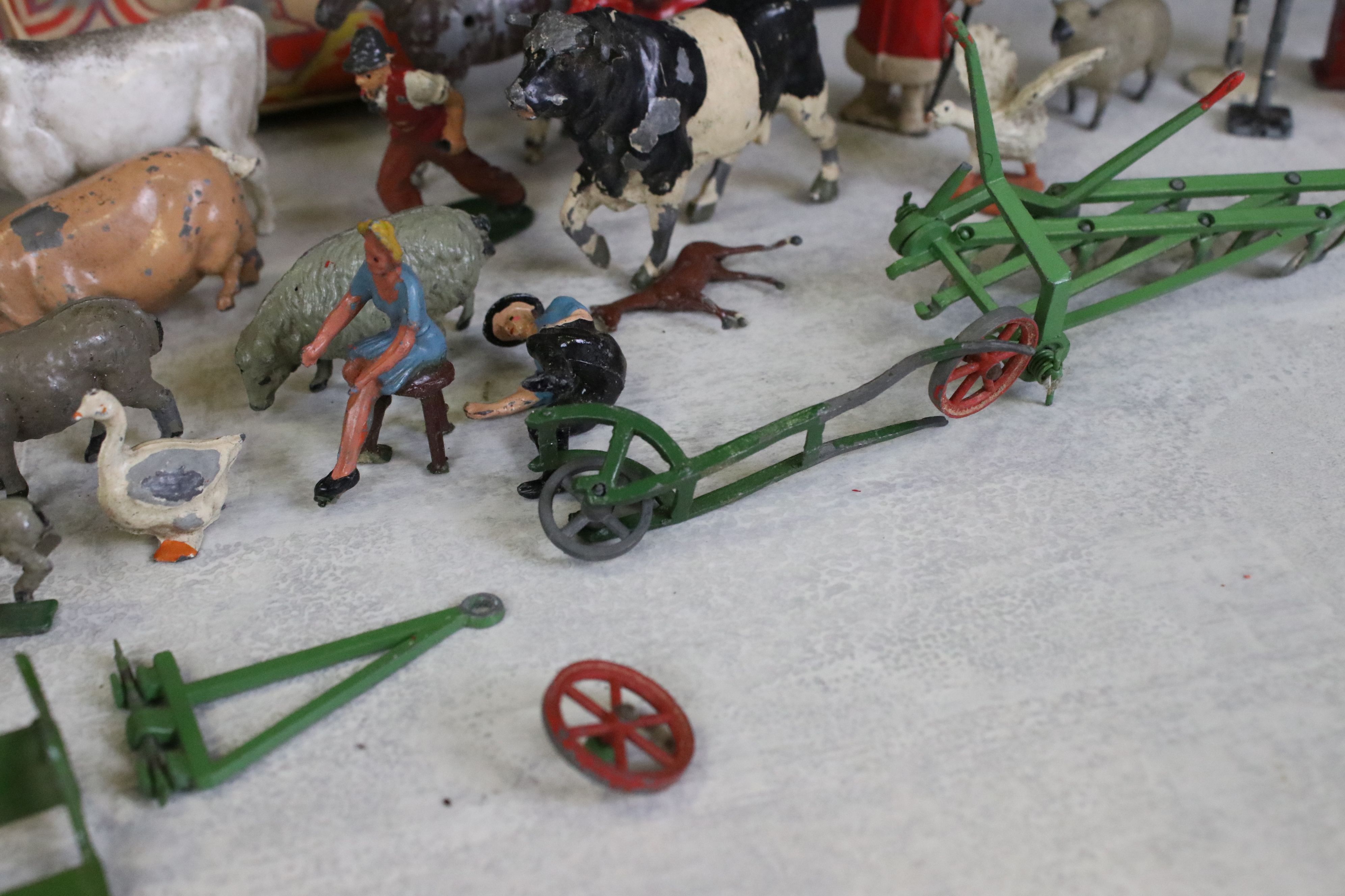 Quantity of mid 20th C metal figures to include Britains, featres famring, road signs, Father - Image 5 of 6