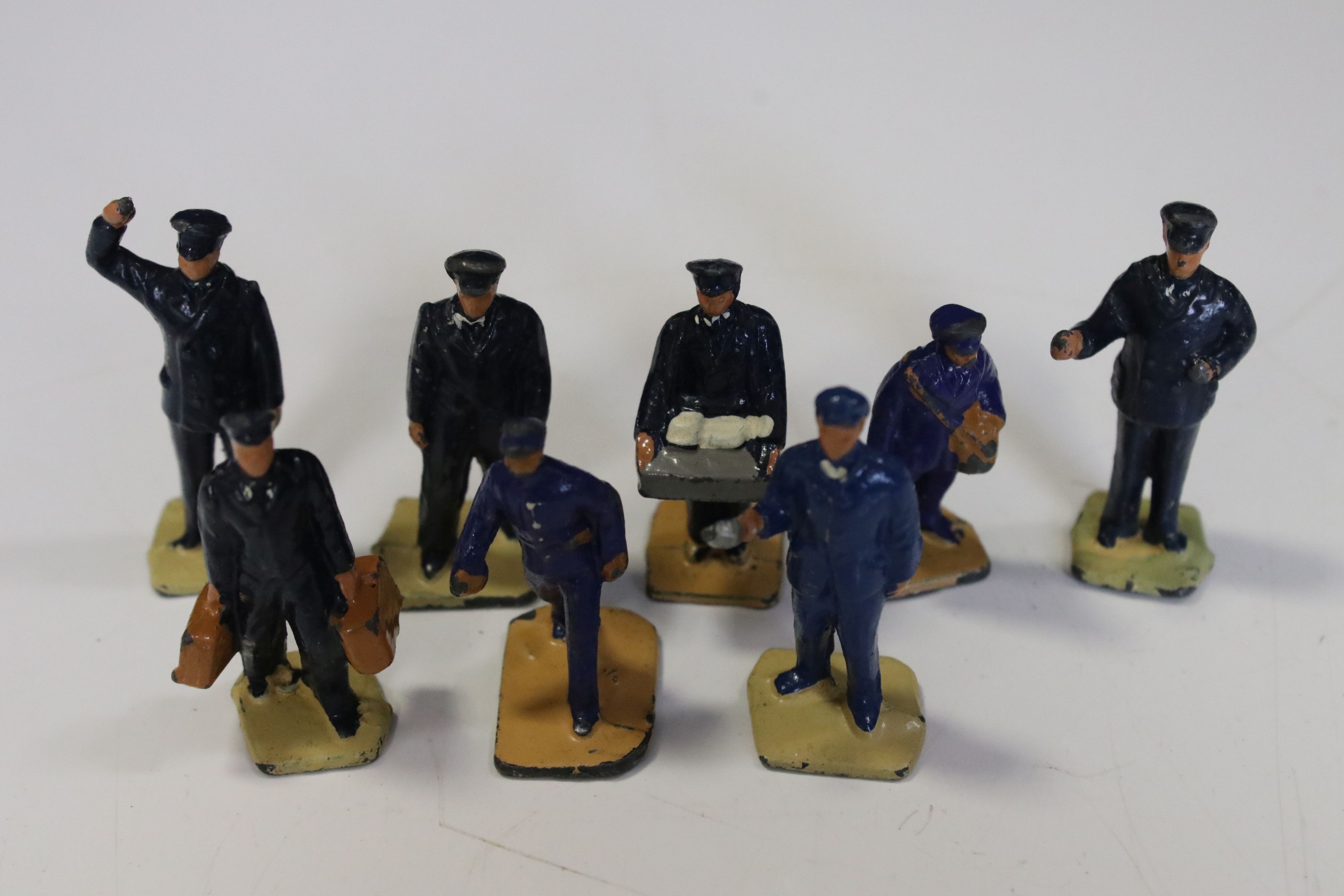 Two boxed Dinky O gauge miniature metal figure sets to include Ni Station Staff and No 3 Passengers, - Image 10 of 10