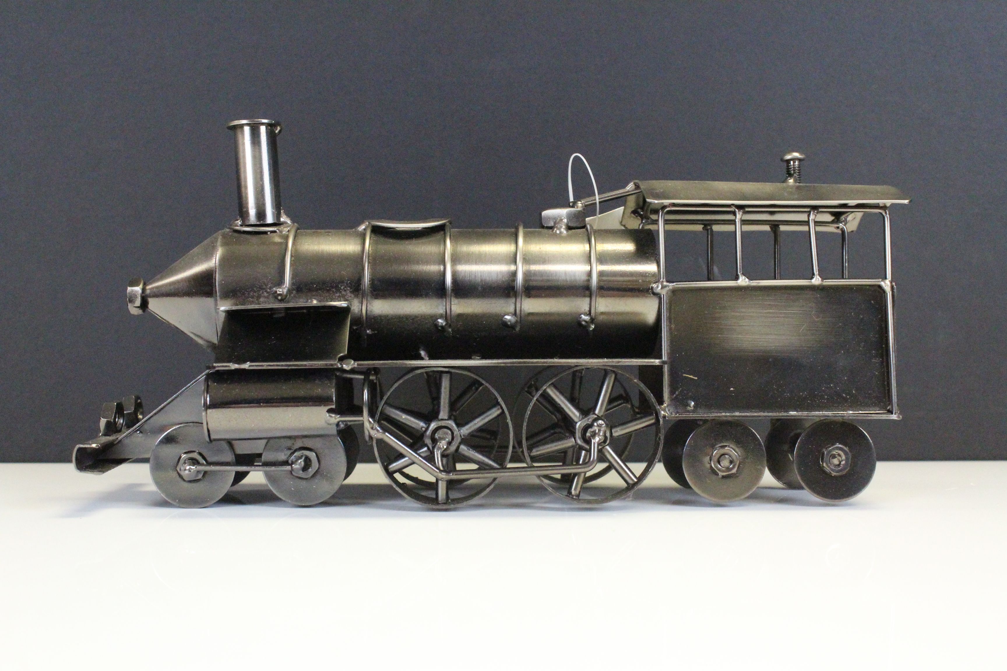 Quantity of model railway & collectables to include Hornby O gauge 0-4-0 locomotive, OO gauge Triang - Image 10 of 13