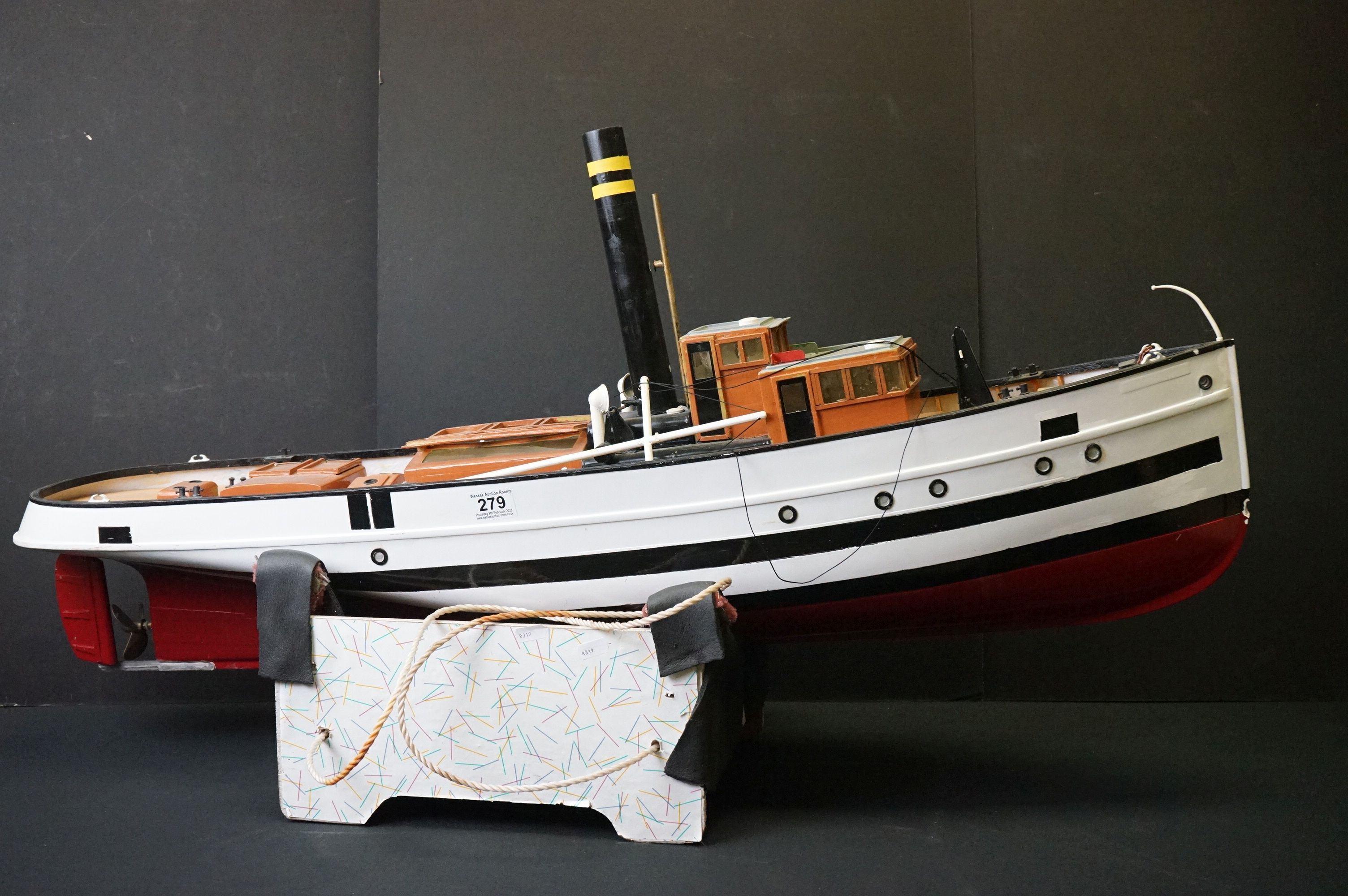 Wooden scale model of Southampton tug boat ' Albion ' steam powered, approx length 60cm, together - Image 2 of 27