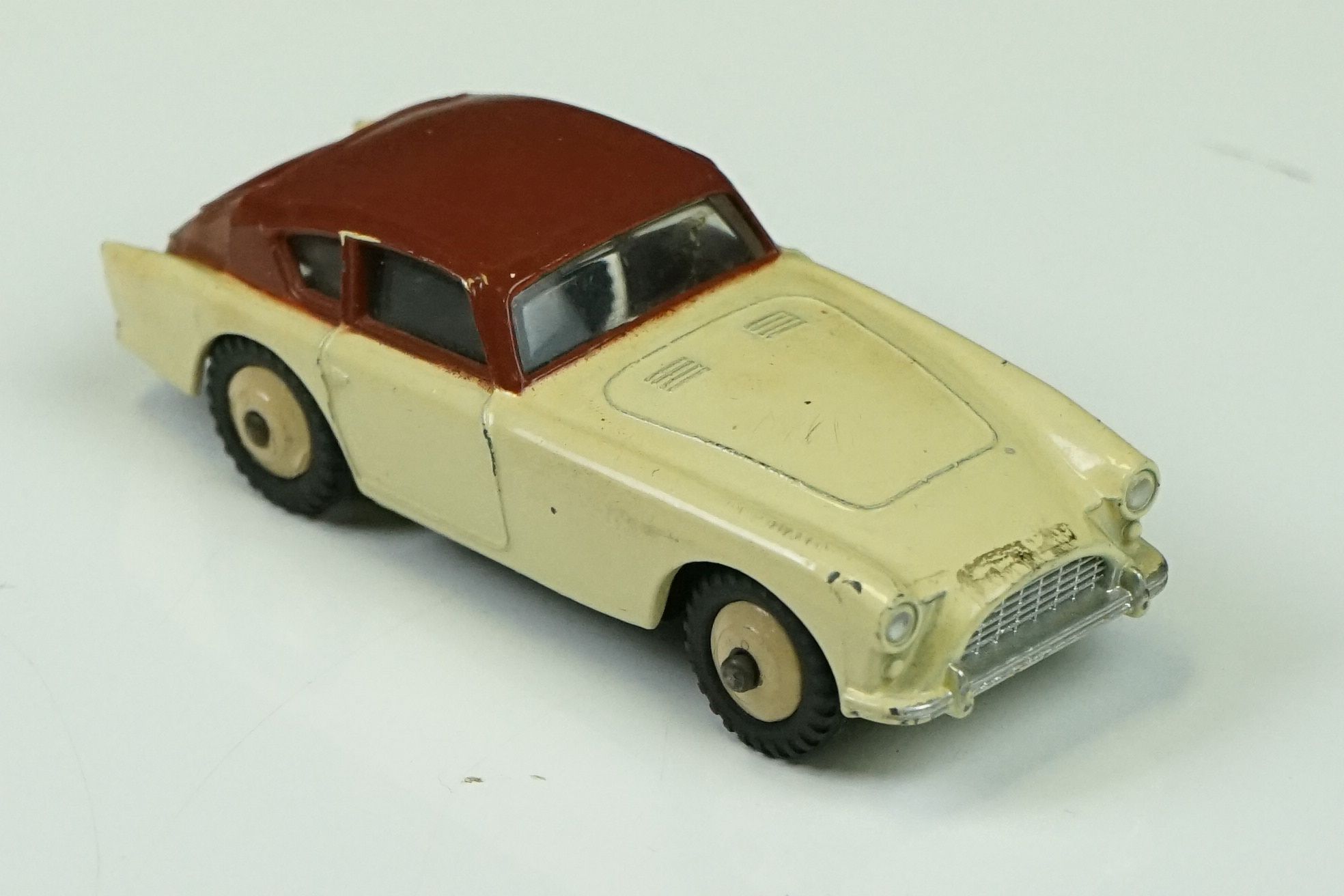 Four boxed Dinky diecast models to include French 518 Renault 4L in brick red, 162 Ford Zephyr - Image 31 of 37