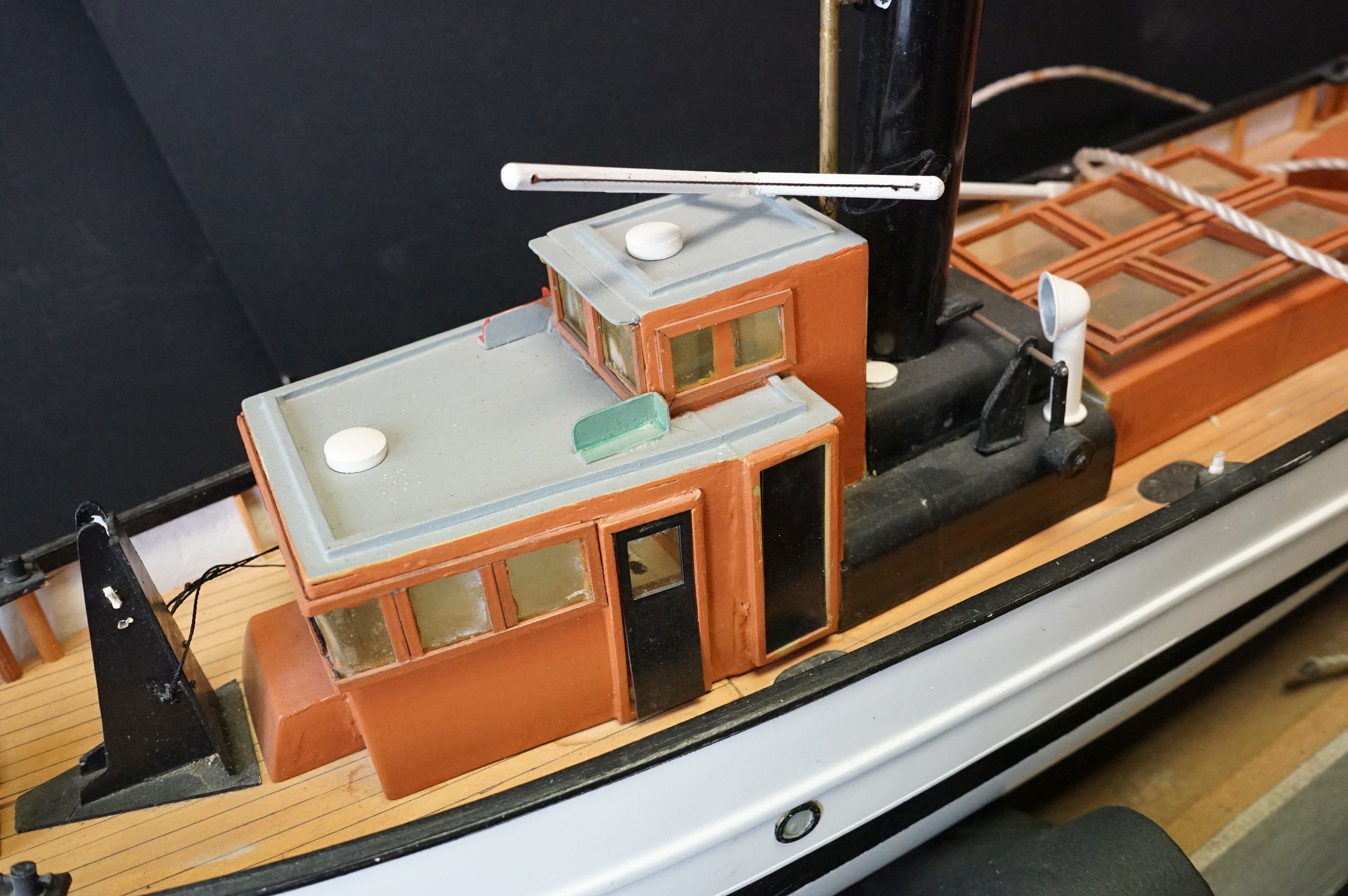 Wooden scale model of Southampton tug boat ' Albion ' steam powered, approx length 60cm, together - Image 10 of 27