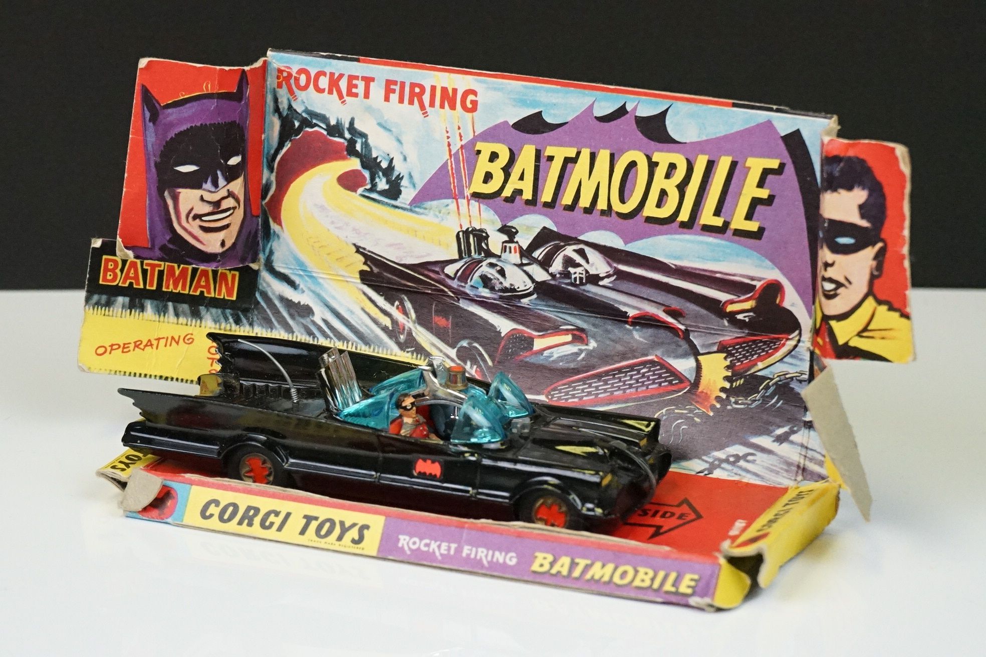 Two boxed Corgi diecast models to include 267 Batmobile diecast model with both Batman & Robin - Image 15 of 25