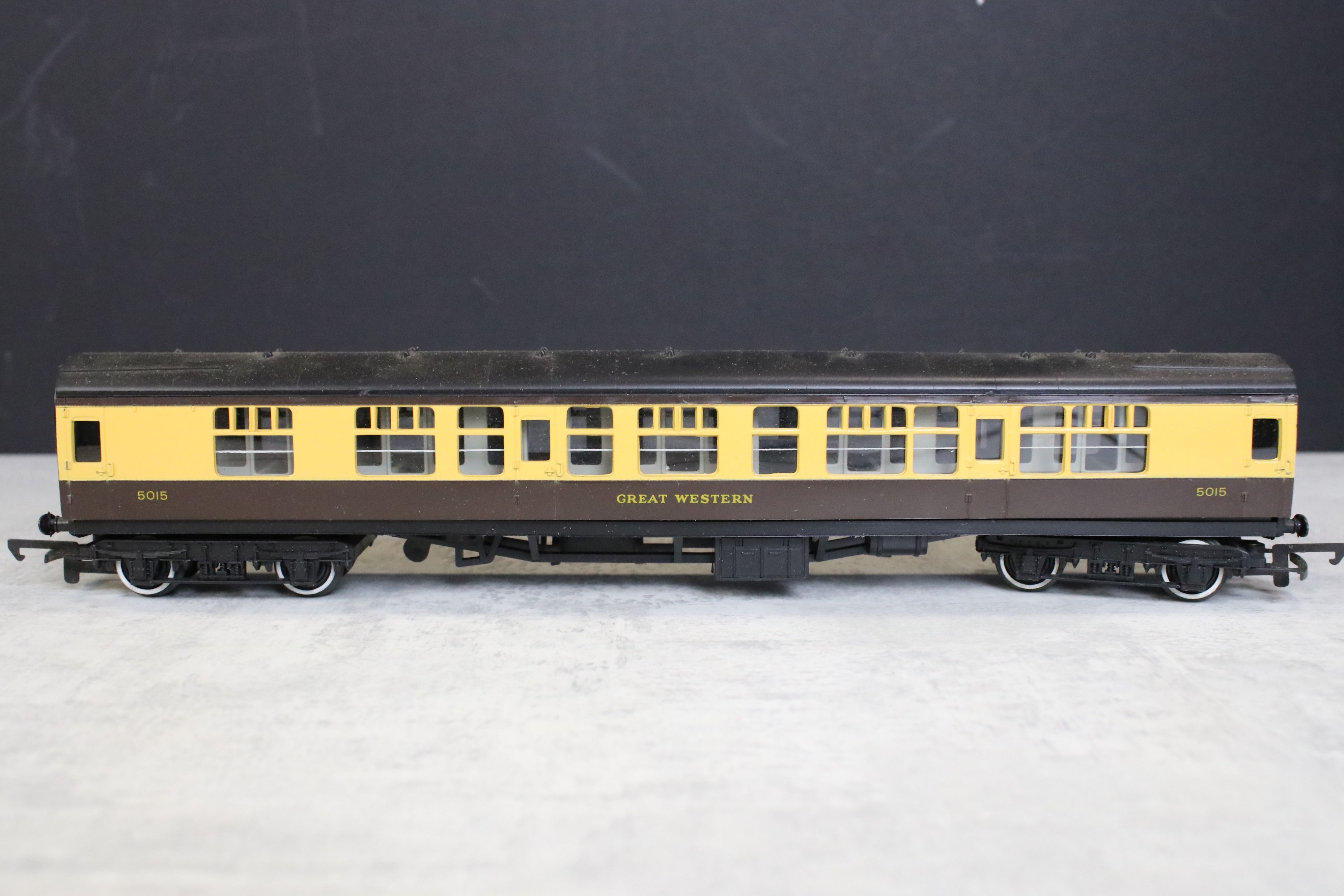 38 OO gauge items of rolling stock featuring coaches, wagons and trucks, mainly Triang examples (2 - Image 6 of 11