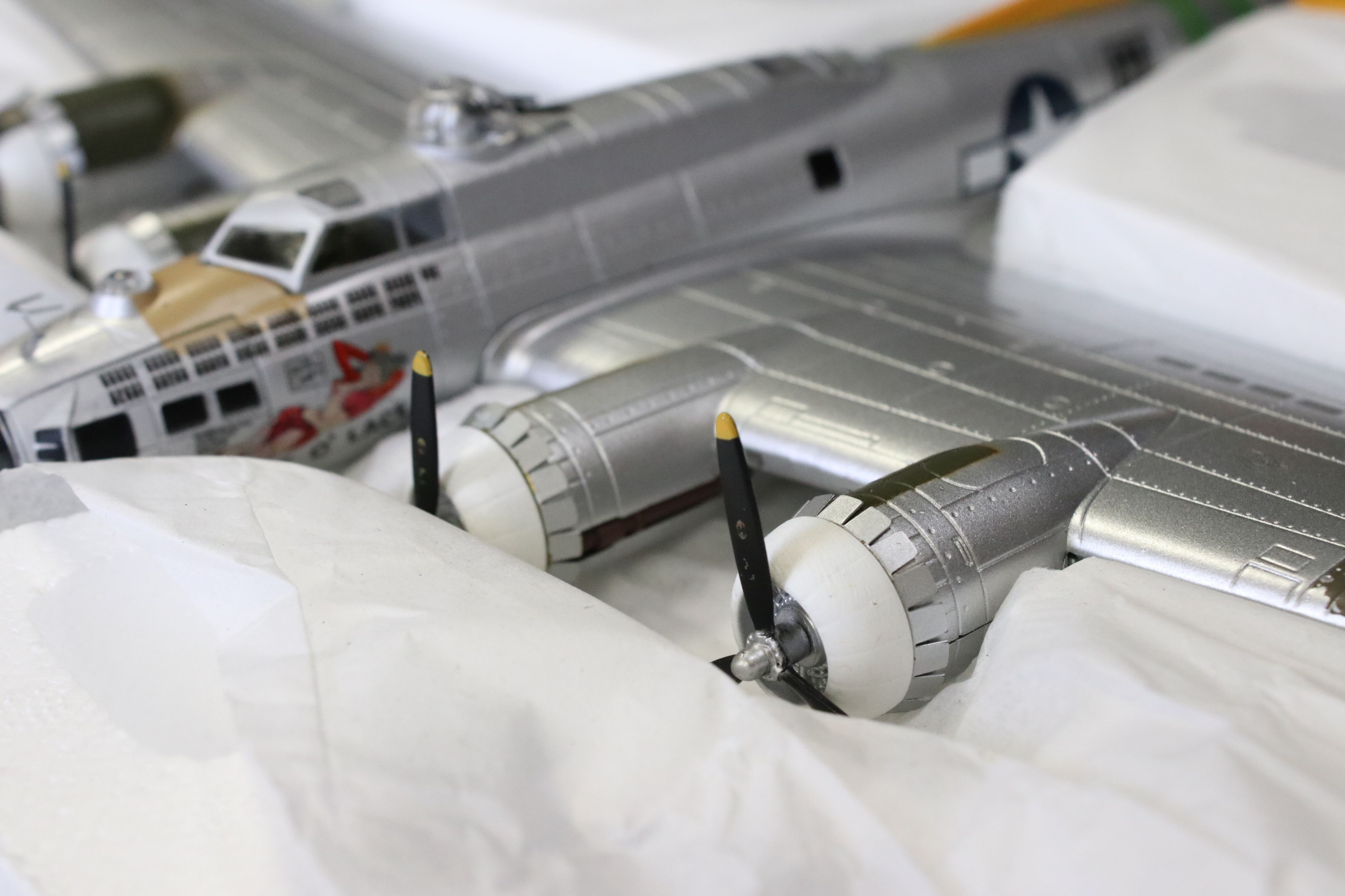 Two Boxed AF1 Air Force 1 1:72 Boeing B-17G Flying Fortress diecast model planes (one model with a - Image 12 of 29