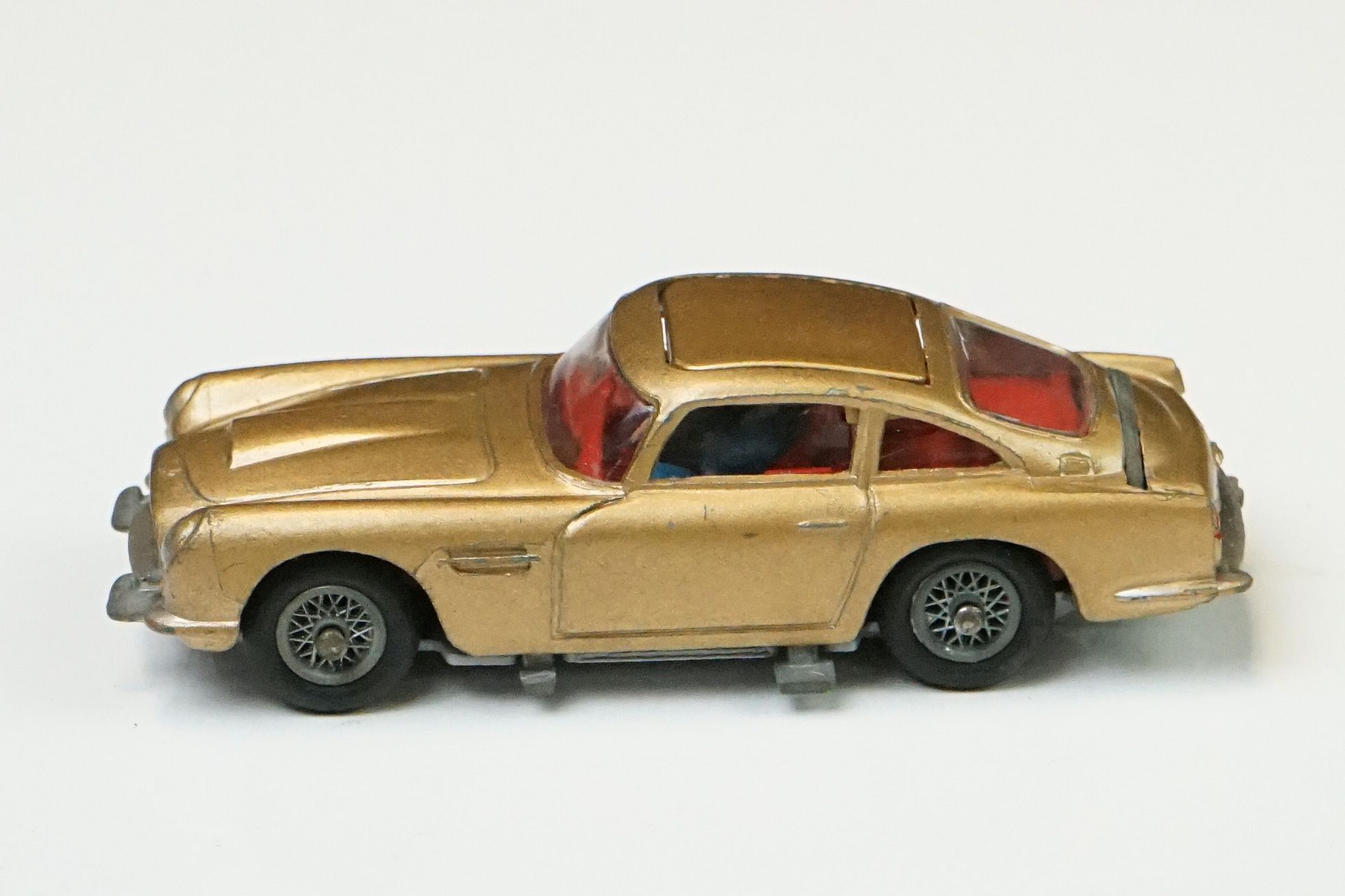 Boxed Corgi 261 James Bond Aston Martin DB5 diecast model with 2 x ejector figures, secret - Image 6 of 14