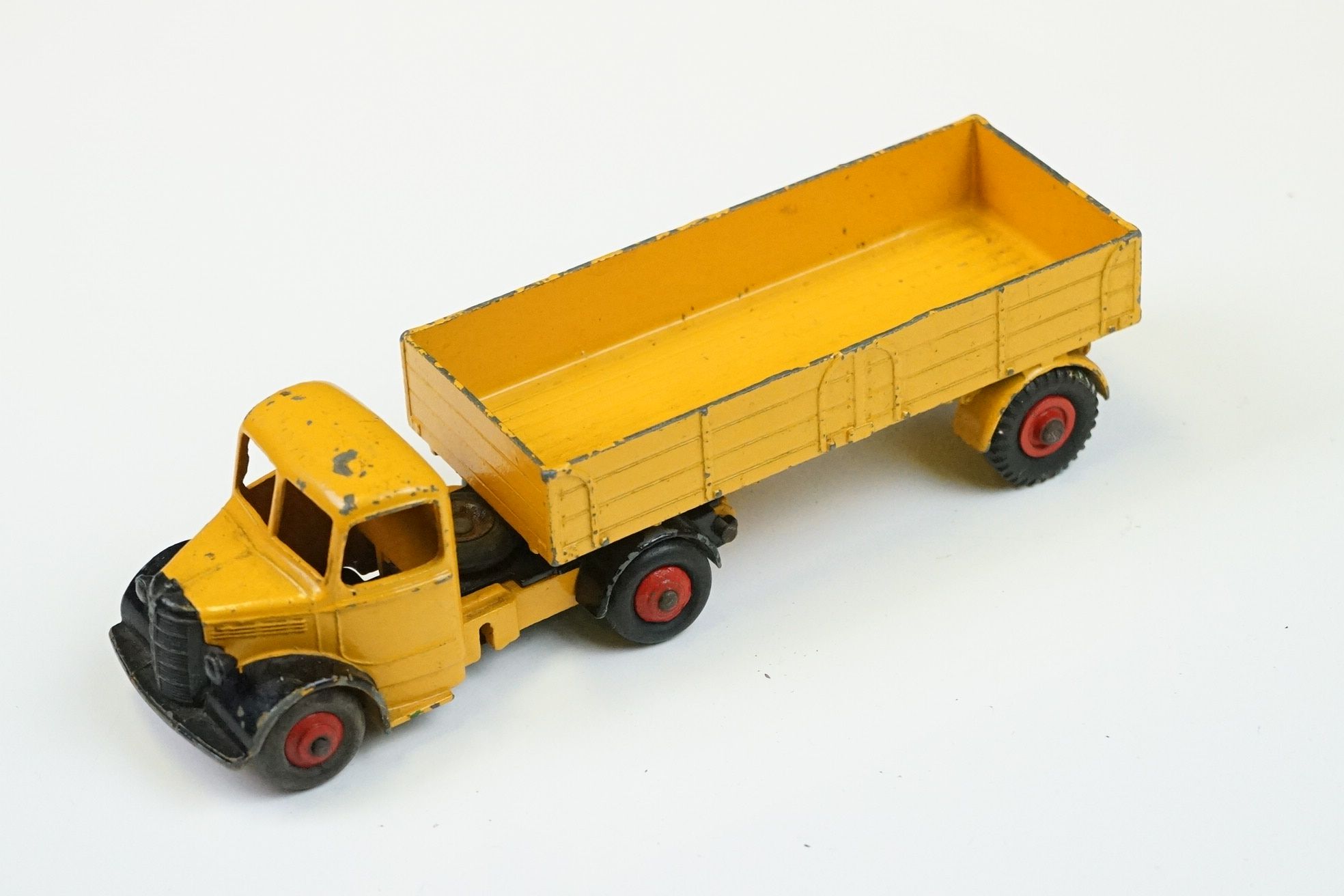 Five mid 20th C play worn Dinky diecast models to include 2 x Foden (variants), Leyland Octopus, 651 - Image 8 of 11