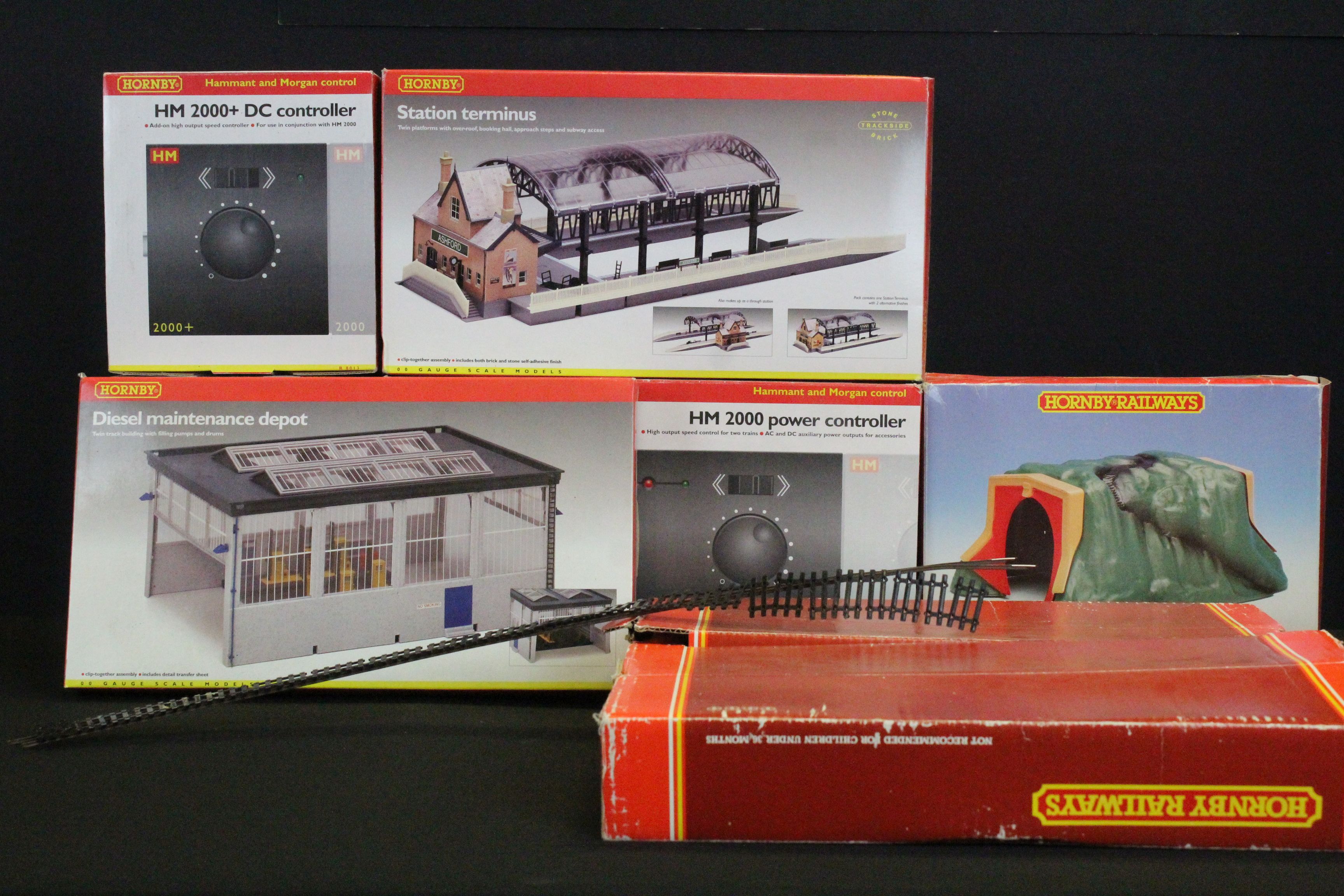 Quantity of boxed Hornby OO gauge accessories to include R8012 HM 2000 Power Controller, R8013 HM