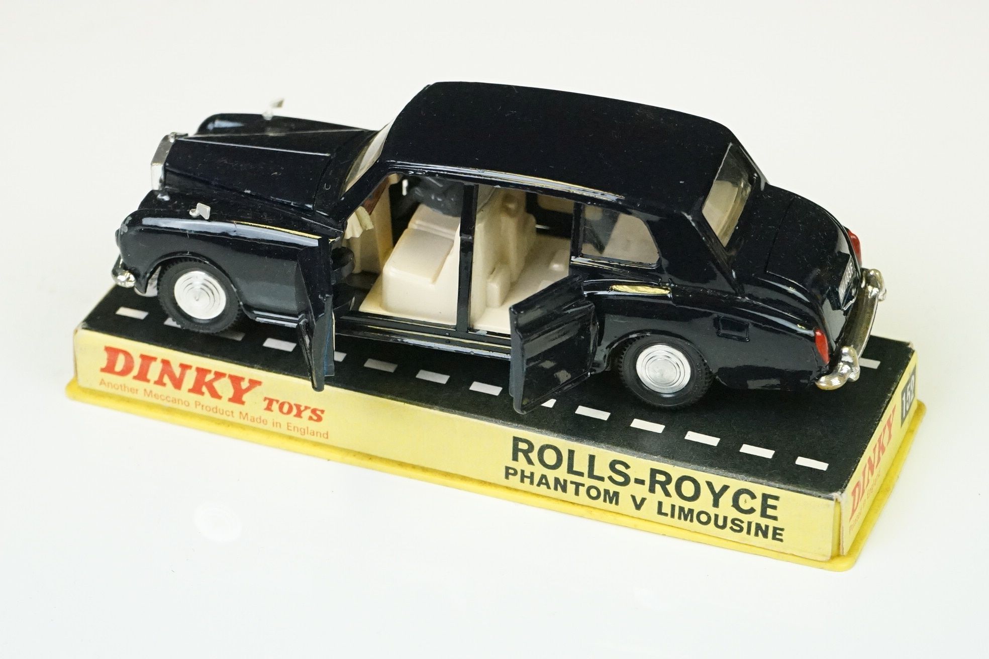 Two Cased Dinky diecast models to include 152 Rolls-Royce Phantom V Limousine with driver (in black, - Image 3 of 11