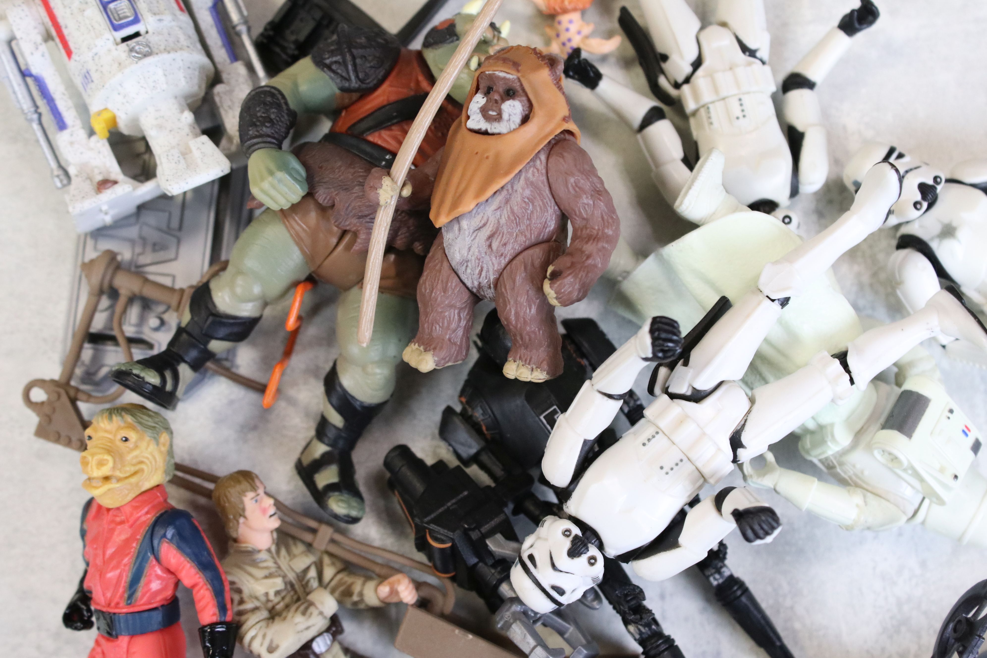 Star Wars - Around 45 Kenner and Hasbro figures, circa 1990s-2000s, to include 23 x Kenner 1990s - Image 2 of 9
