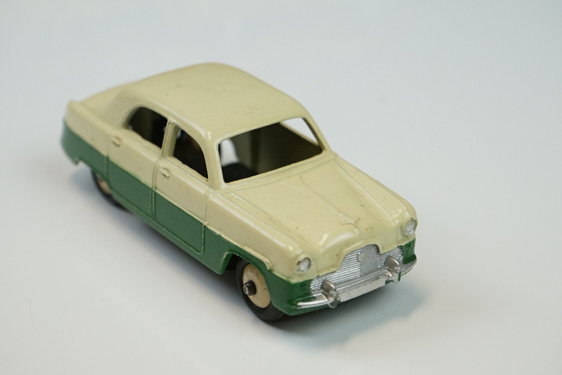 Four boxed Dinky diecast models to include French 518 Renault 4L in brick red, 162 Ford Zephyr - Image 3 of 37