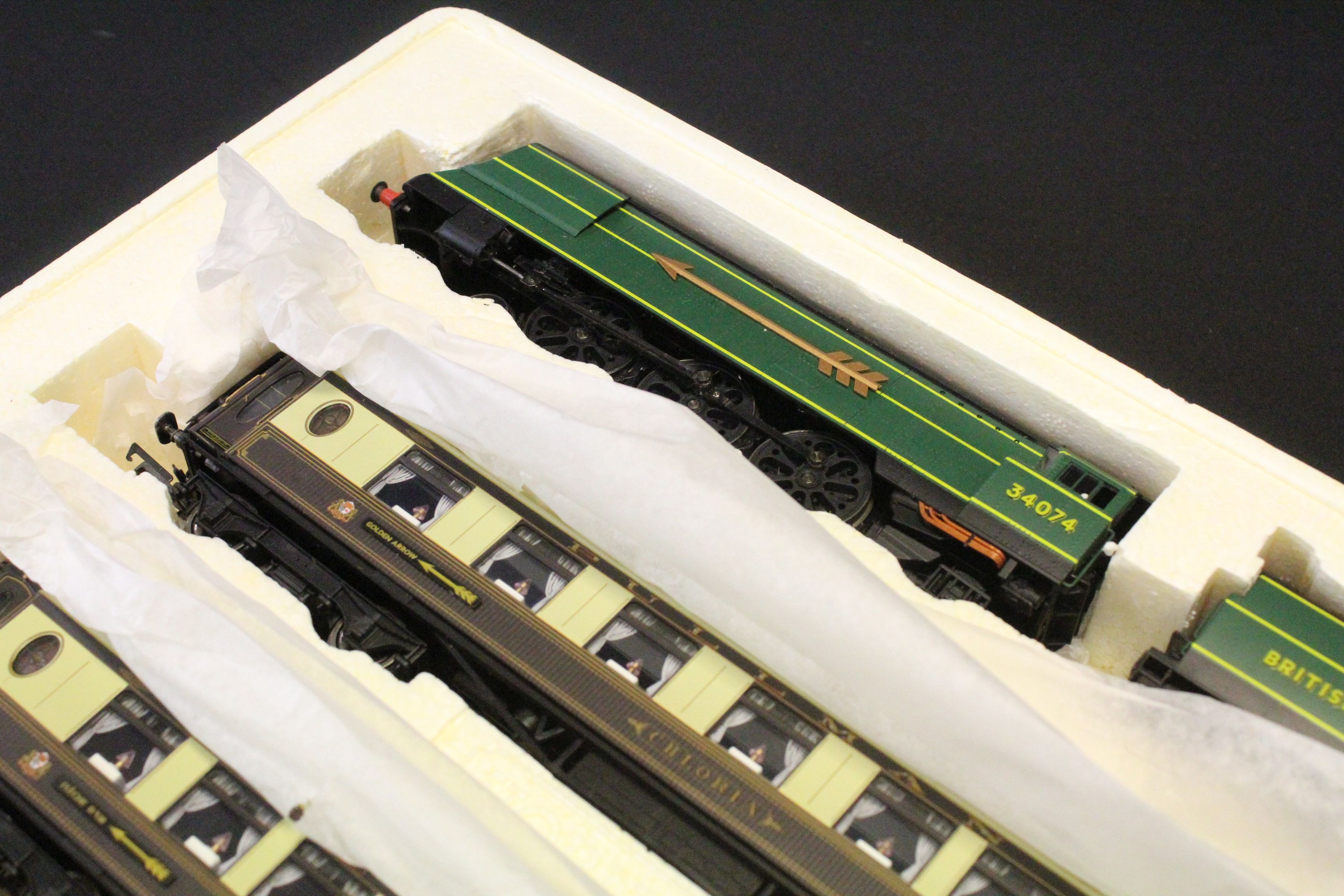 Boxed Hornby OO gauge R2369 The Golden Arrow Train Pack, complete, box tatty with 'Spud Murphy' - Image 4 of 7