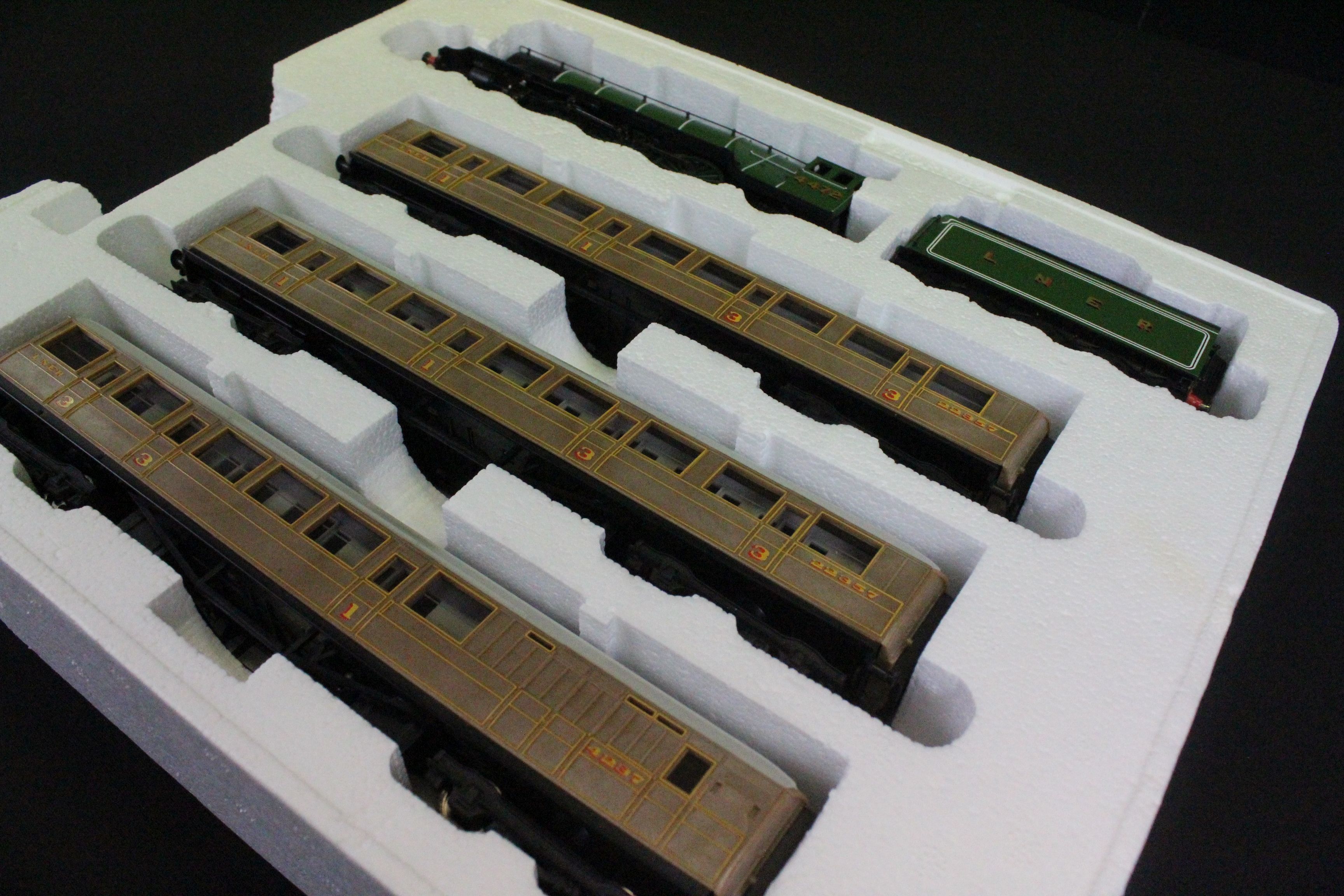 Two boxed Hornby OO gauge electric train sets to include R1024 Queen of Scots with Golden Plover - Image 5 of 15