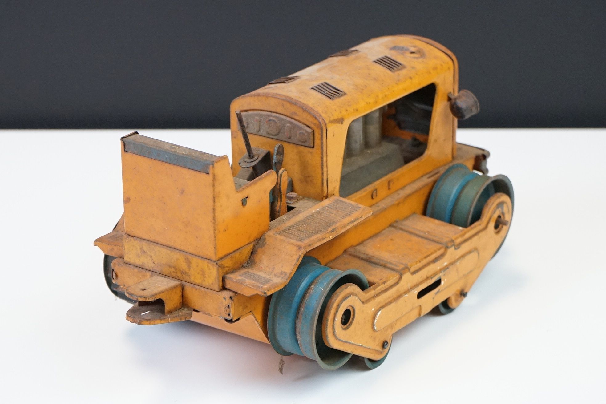 Six mid 20th C play worn tin plate models to include VW in maroon, fire engine with extending - Image 29 of 37
