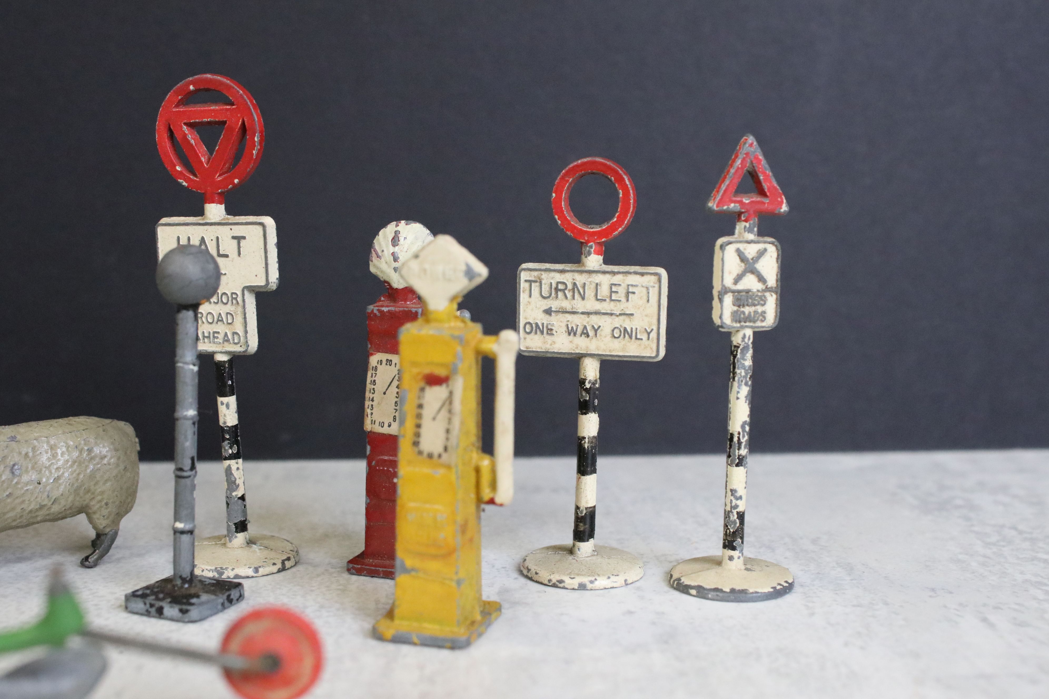 Quantity of mid 20th C metal figures to include Britains, featres famring, road signs, Father - Image 4 of 6