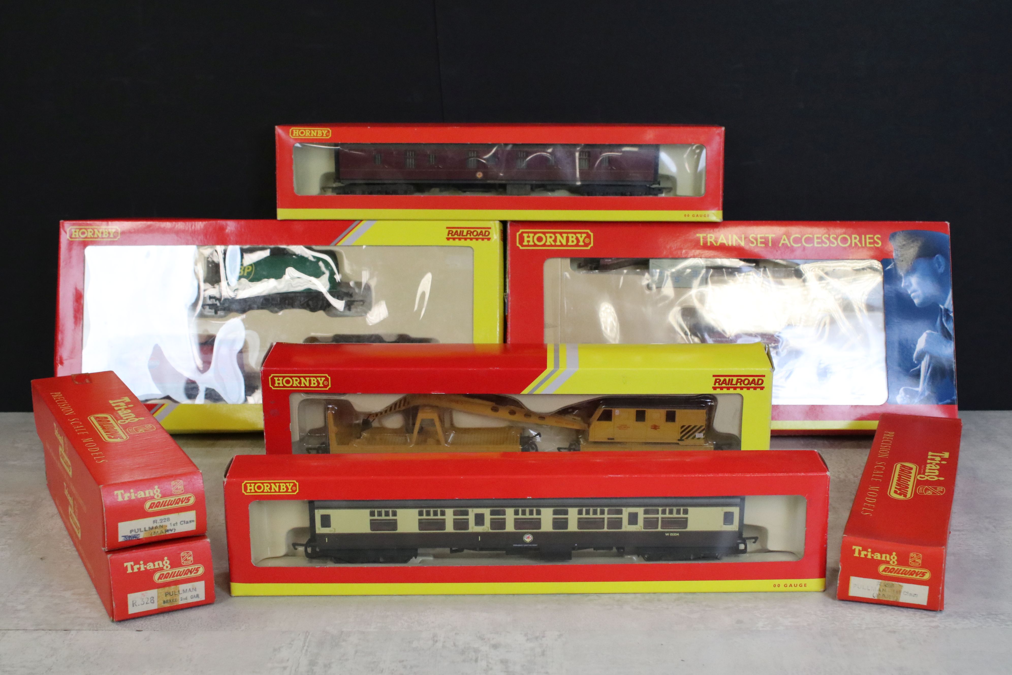 Eight boxed Hornby & Triang OO gauge items of rolling stock to include Railroad R6369 Breakdown