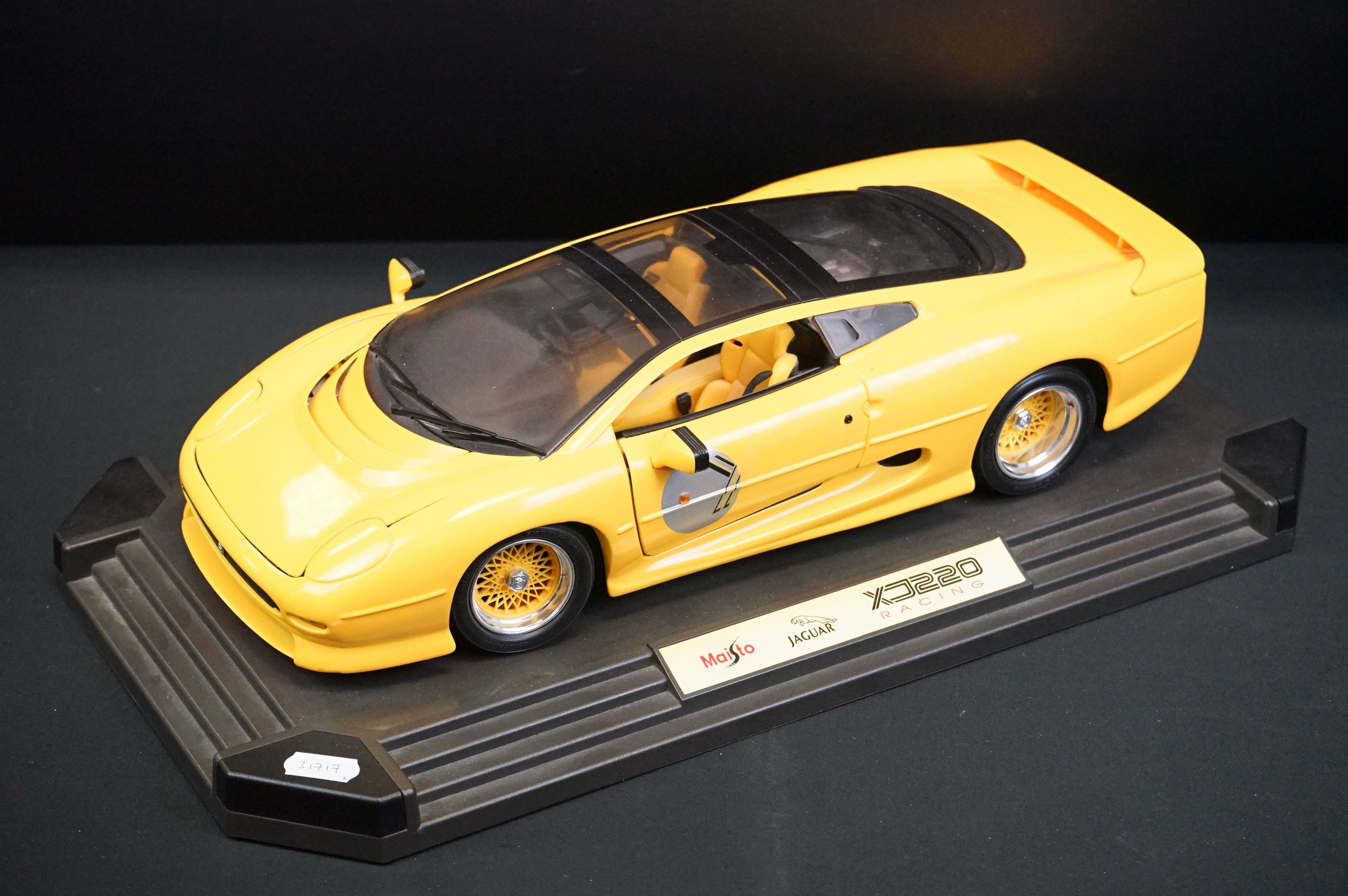 Four boxed Maisto 1/18 diecast models to include 3 x Premiere Edition (2 x Mercedes Benz SL Class, - Image 8 of 18