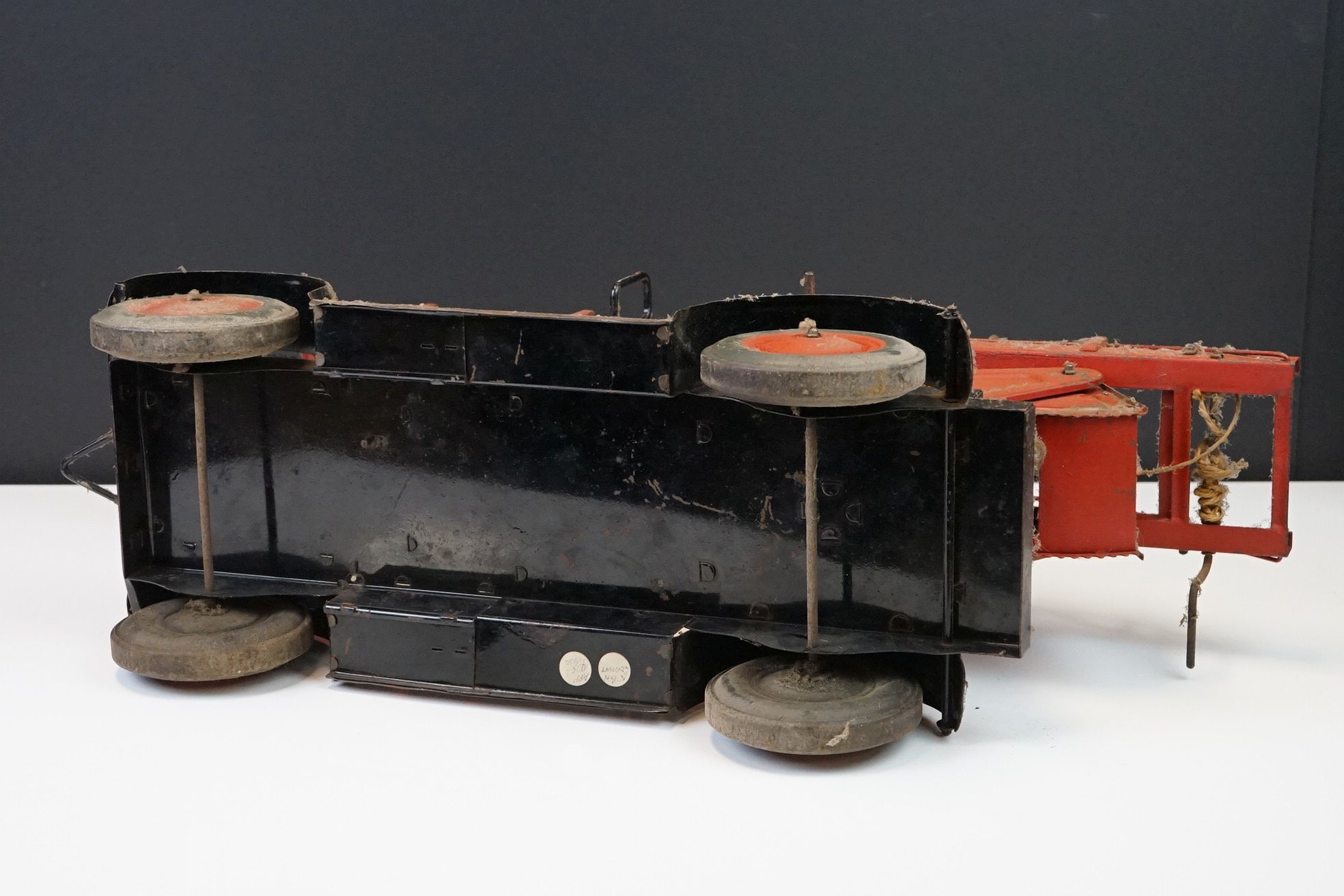 Six mid 20th C play worn tin plate models to include VW in maroon, fire engine with extending - Image 37 of 37