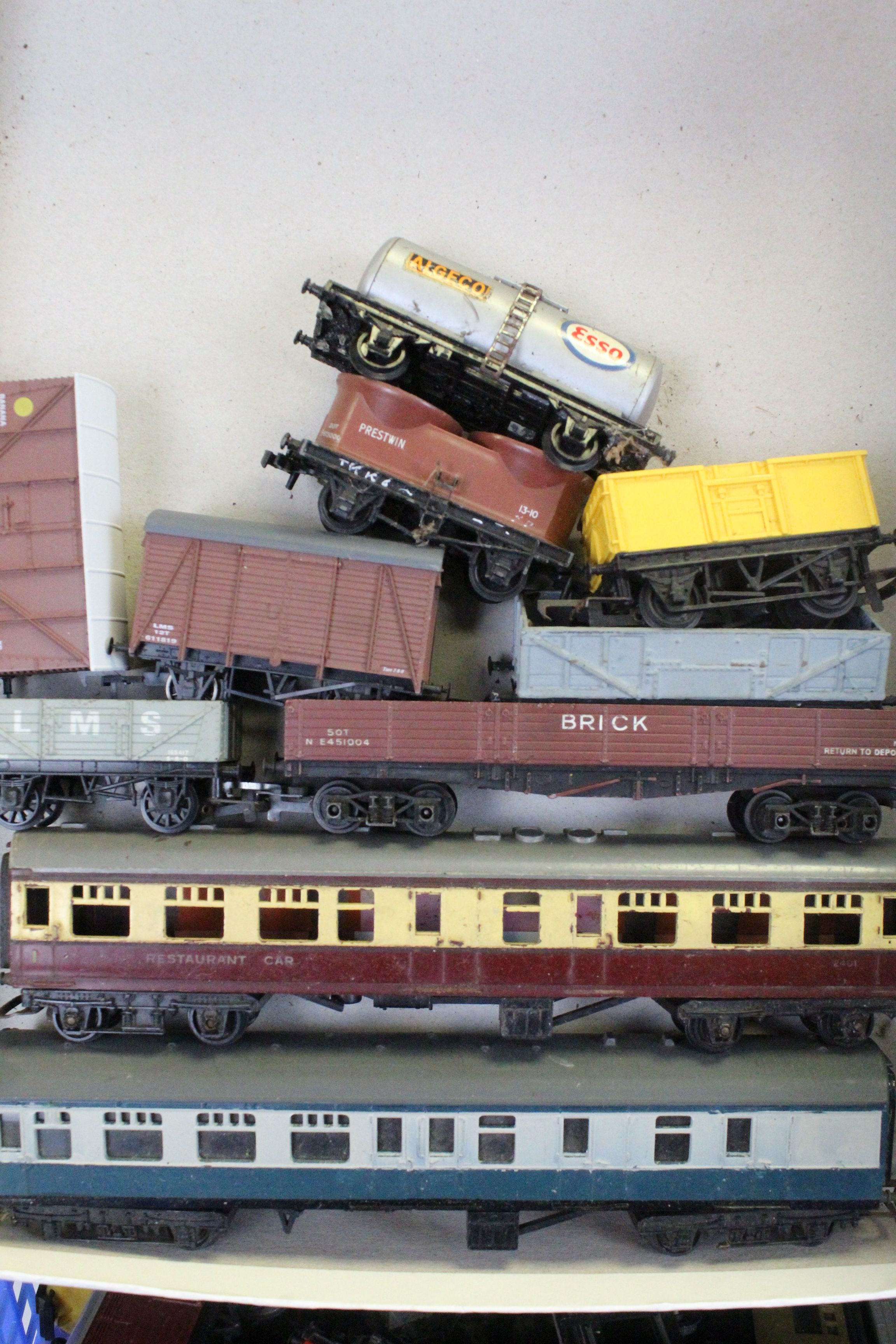 Over 90 OO gauge items of rolling stock to include wagons, trucks, tankers and coaches featuring - Image 5 of 7