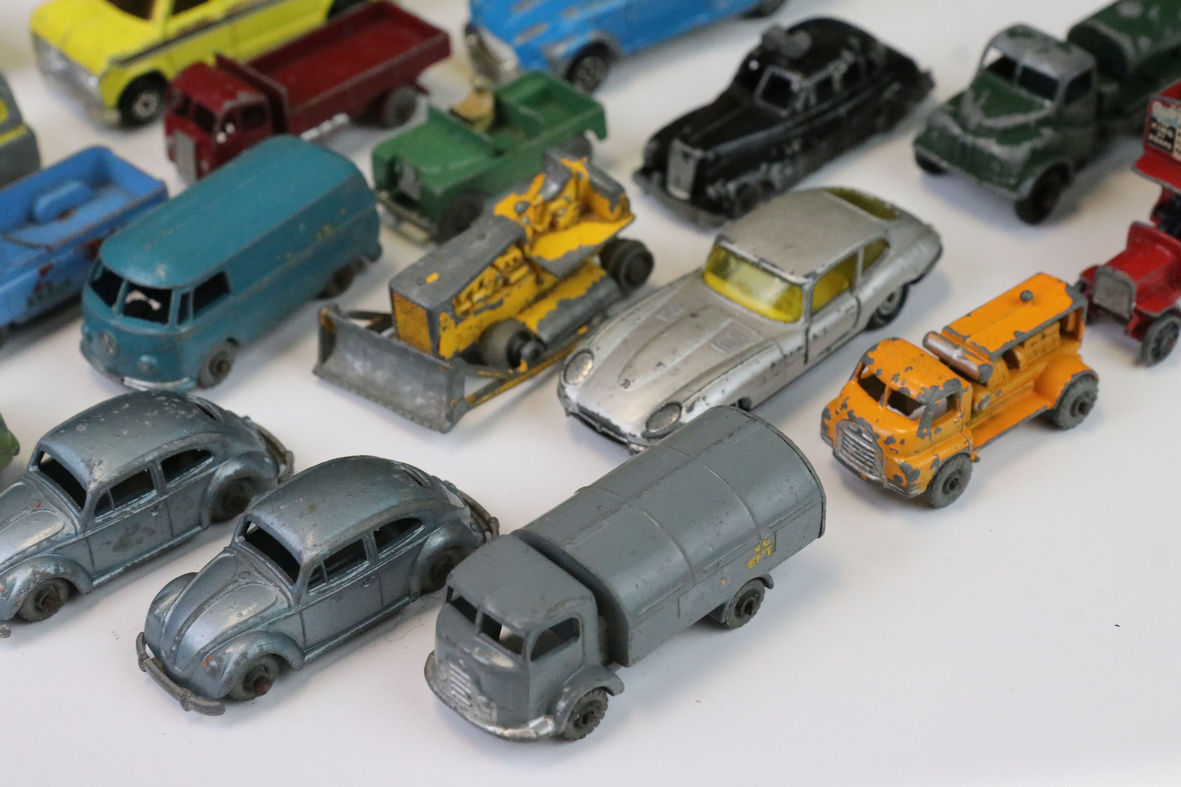 Collection of play worn mid 20th C onwards to include Matchbox 75 Series, Siku, Majorette, Corgi etc - Image 4 of 7