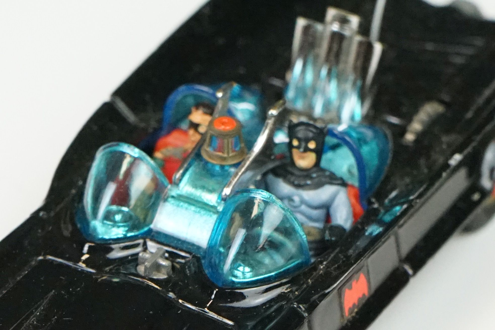 Two boxed Corgi diecast models to include 267 Batmobile diecast model with both Batman & Robin - Image 20 of 25