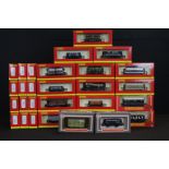 29 Boxed OO gauge items of rolling stock to include 27 x Hornby & 2 x Dapol, features Hornby