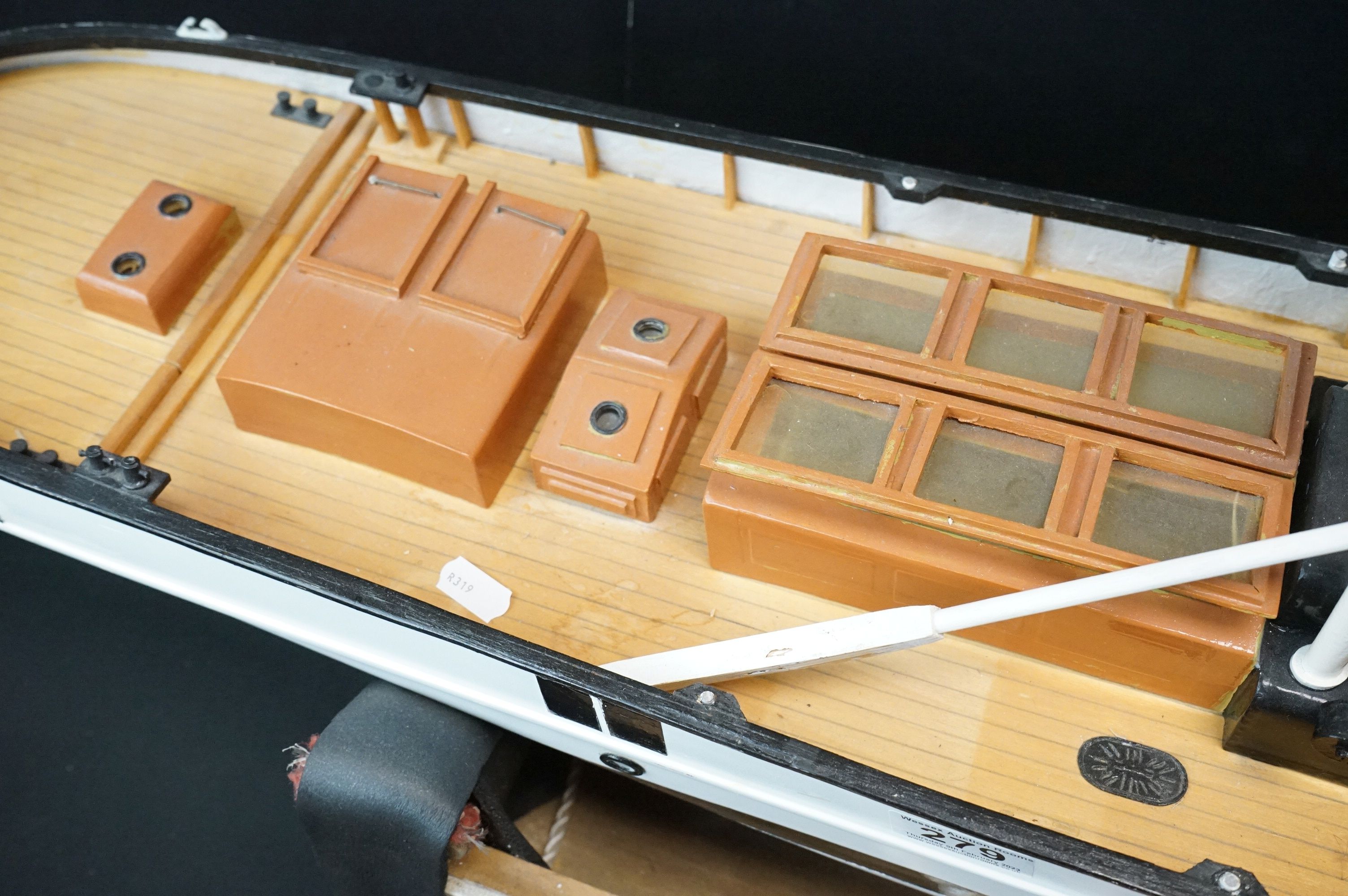 Wooden scale model of Southampton tug boat ' Albion ' steam powered, approx length 60cm, together - Image 5 of 27