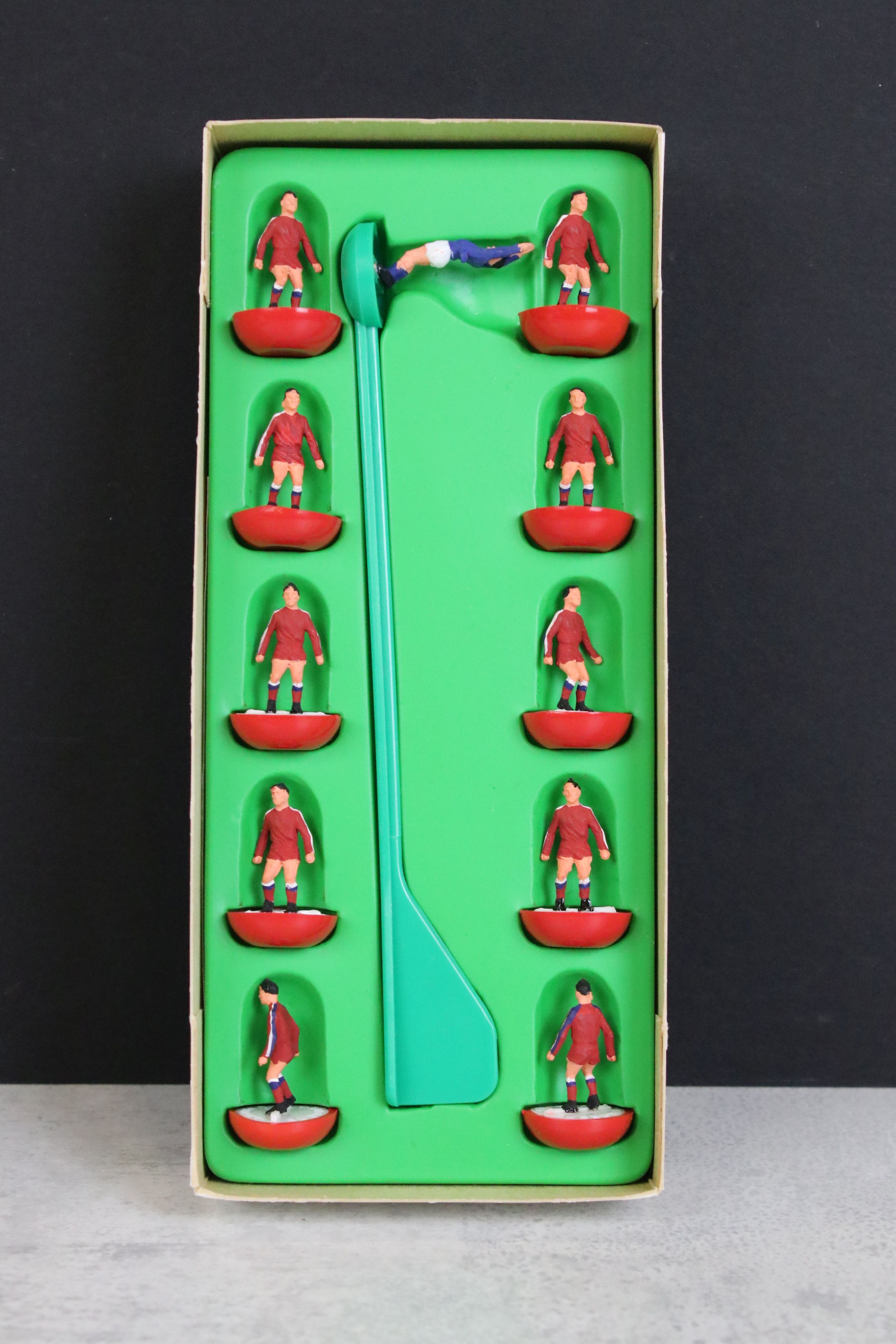 Subbuteo - Boxed HW 139 Lyon in red shirts with white stripe sleeves, red bases with white discs, vg - Image 4 of 5