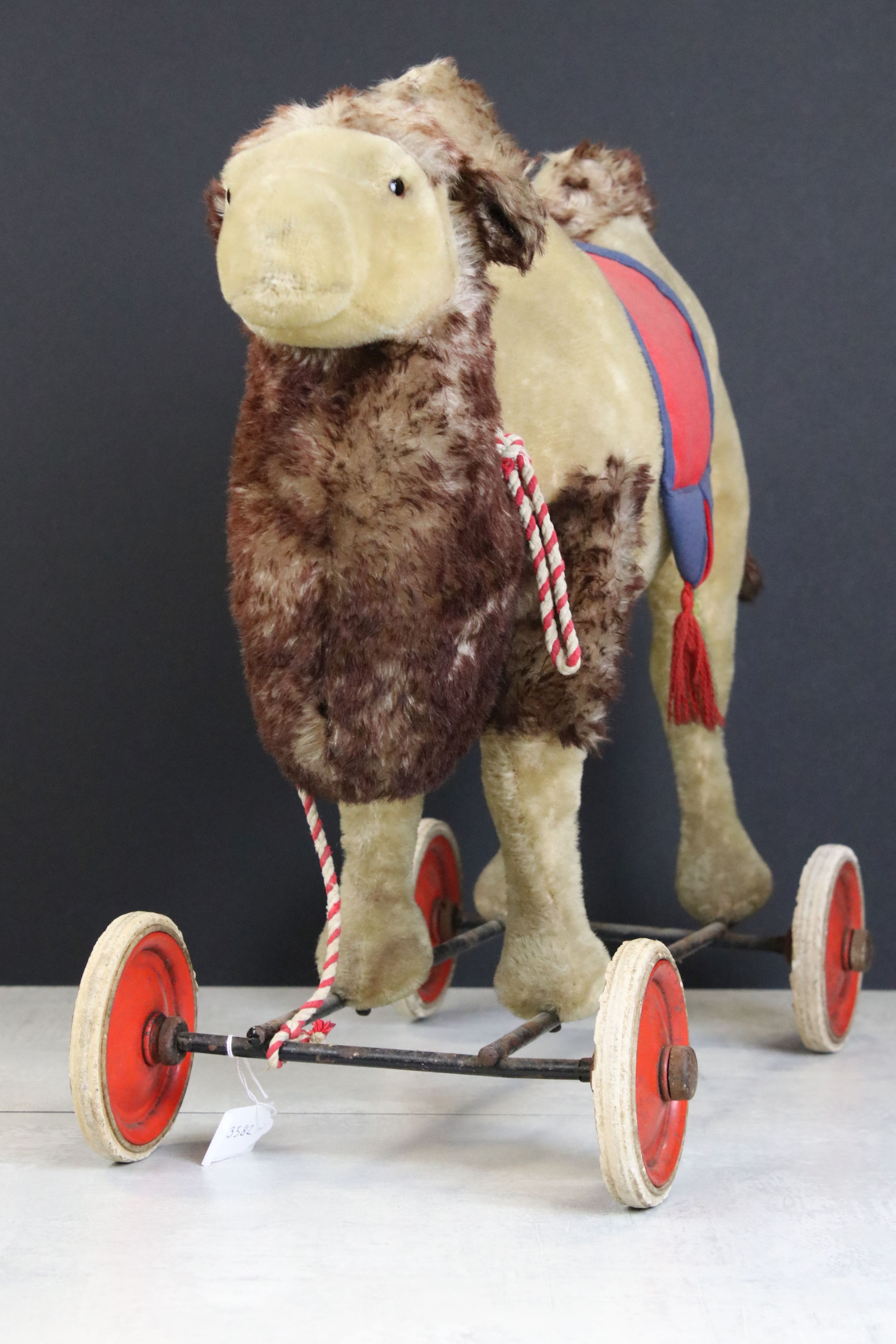 Early to Mid 20th century Steiff mohair camel on wheels, straw filled, glass eyes, standing on a - Image 2 of 5