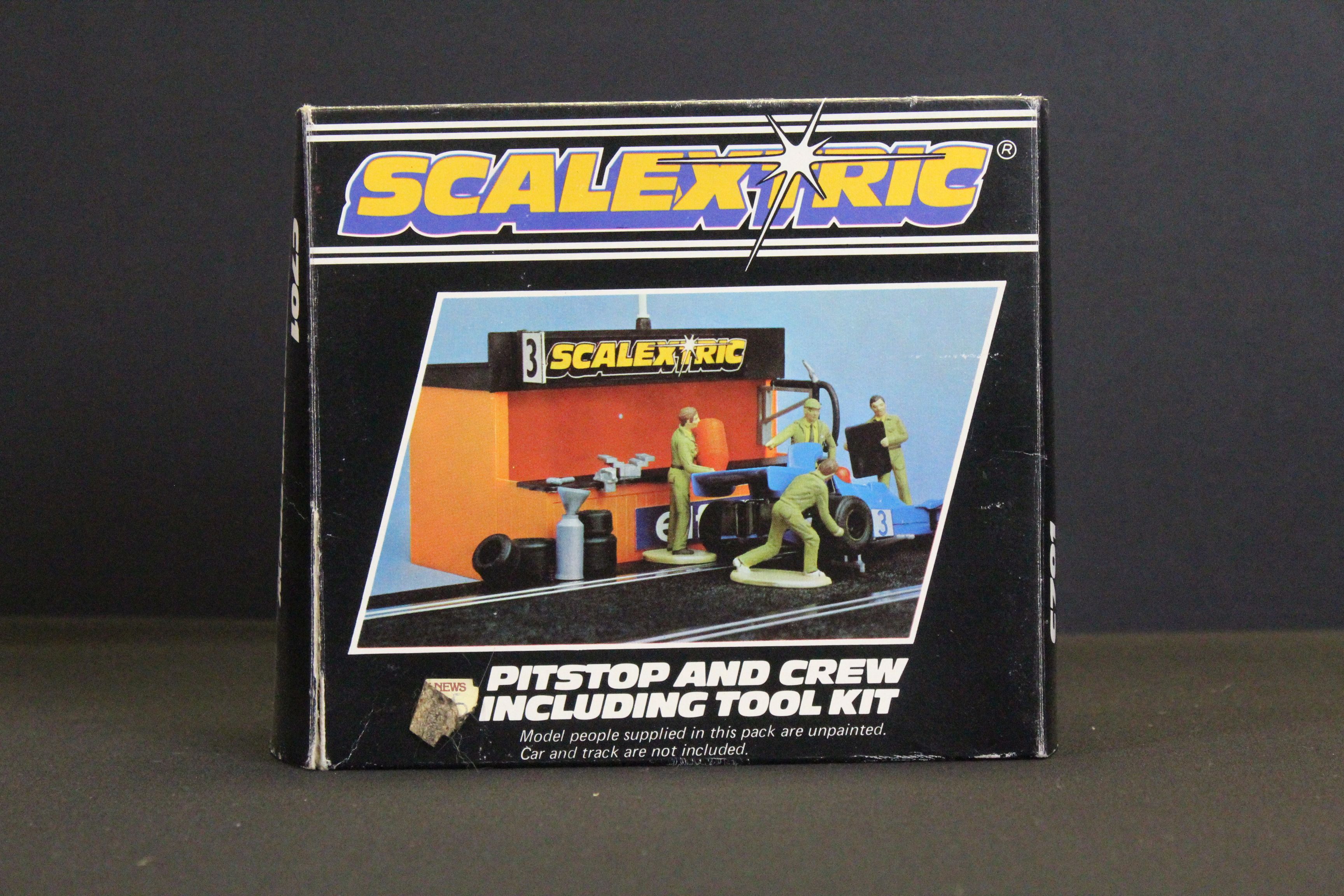 Scalextric - Two boxed Scalextric 400 electric model racing sets with slot cars (C587 - missing - Image 15 of 22