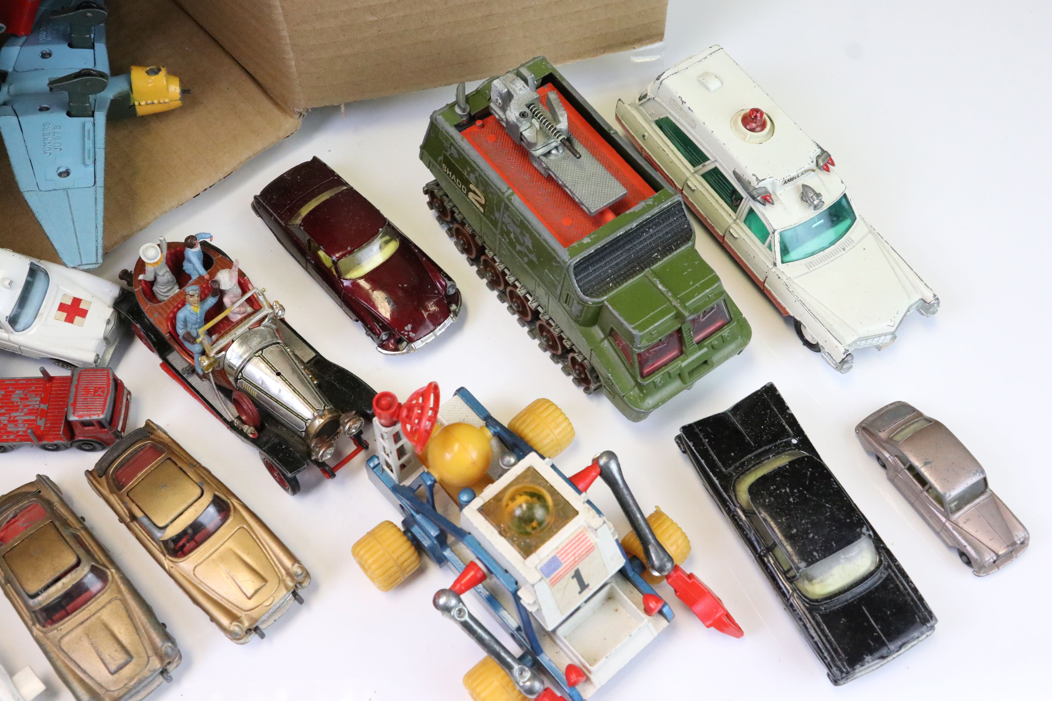 Group of mid 20th C play worn diecast models to include Corgi, Dinky & Matchbox featuring 2 x - Image 4 of 7