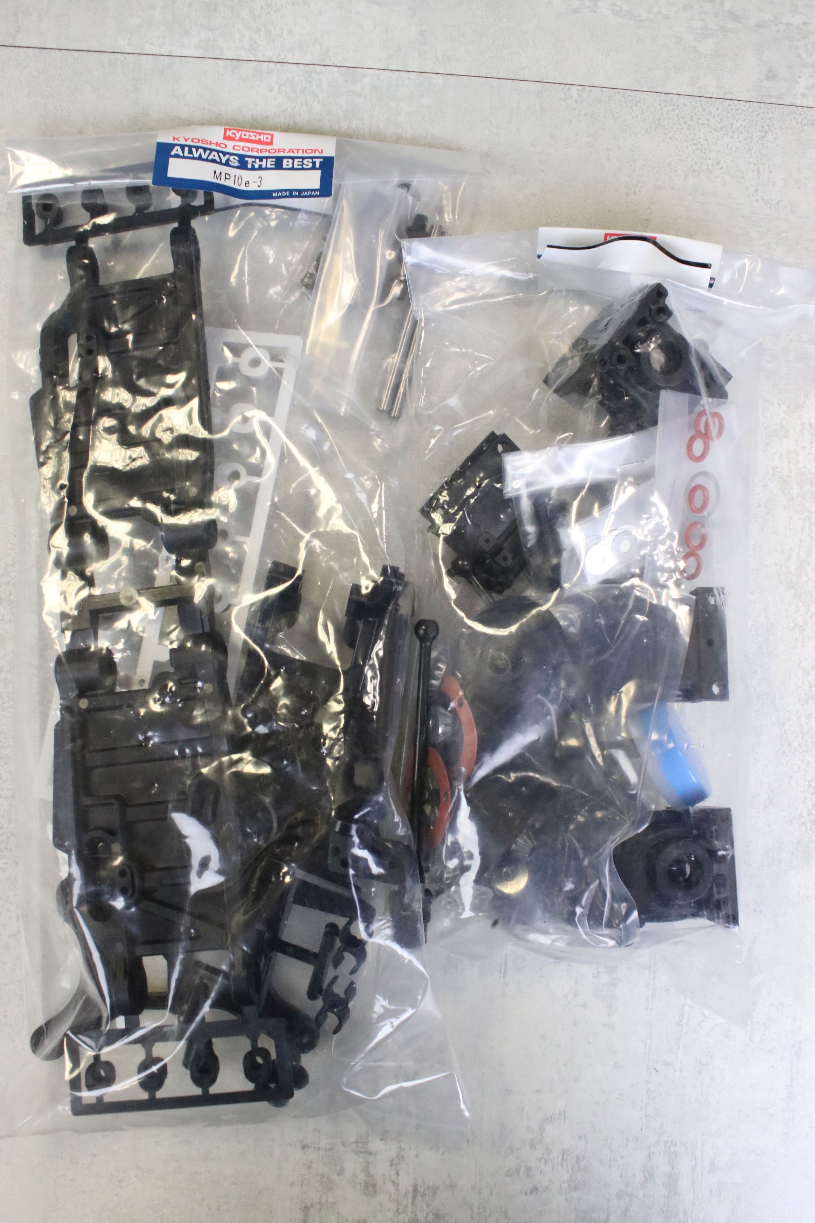 Radio Control - Boxed Kyosho 1/8 Inferno MP10E Buggy Kit, includes pro painted body shell, Flysky - Image 30 of 34